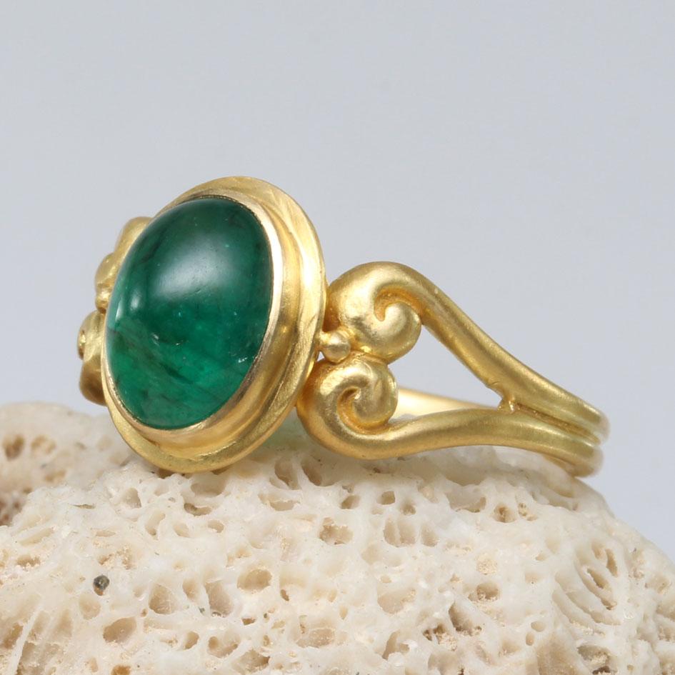 Women's or Men's Steven Battelle 2.3 Carats Cabochon Emerald 18K Gold Ring