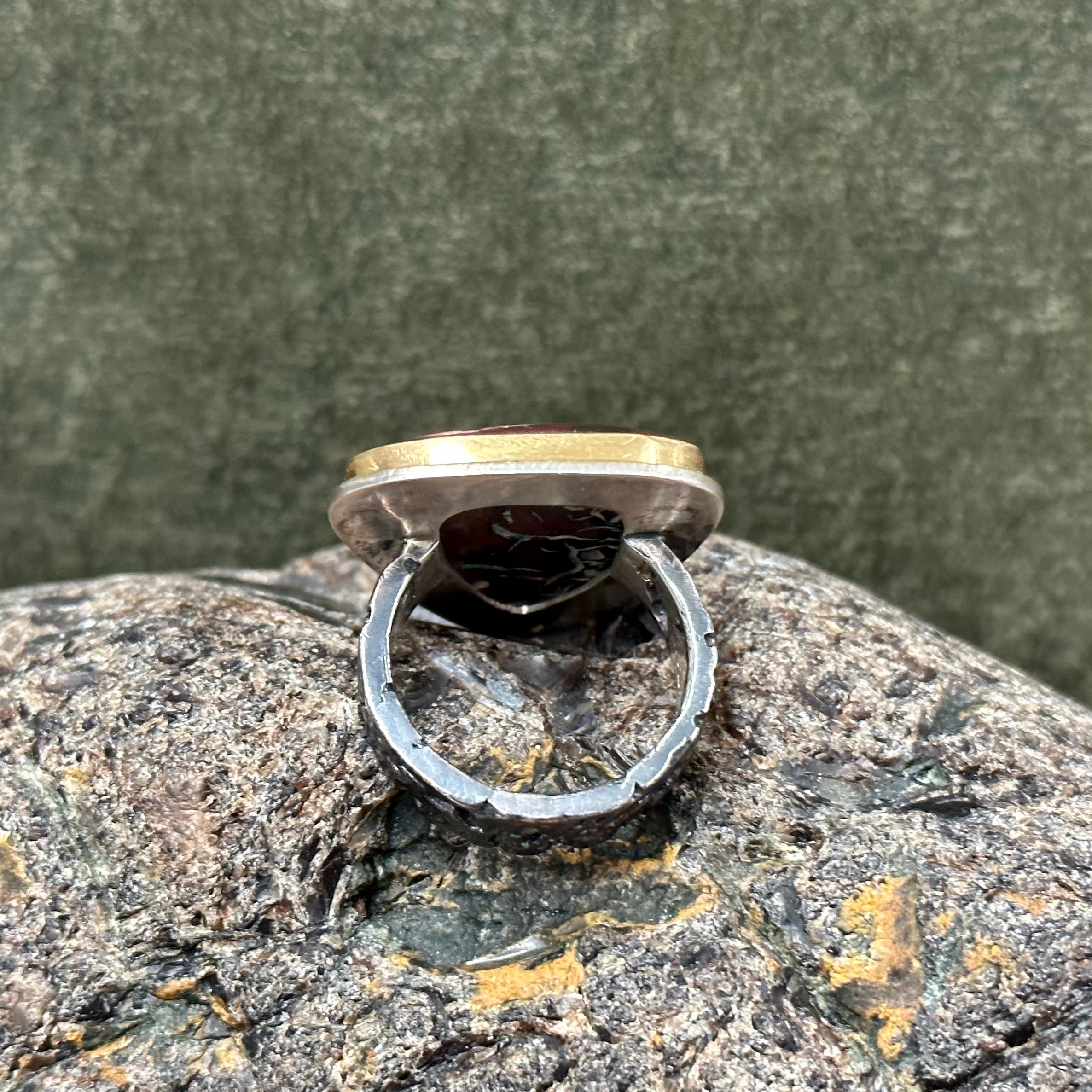 Koroit Boulder Opal Oxidierter Sterling 18K Gold Ring von Steven Battelle 23,3 Karat im Angebot 4