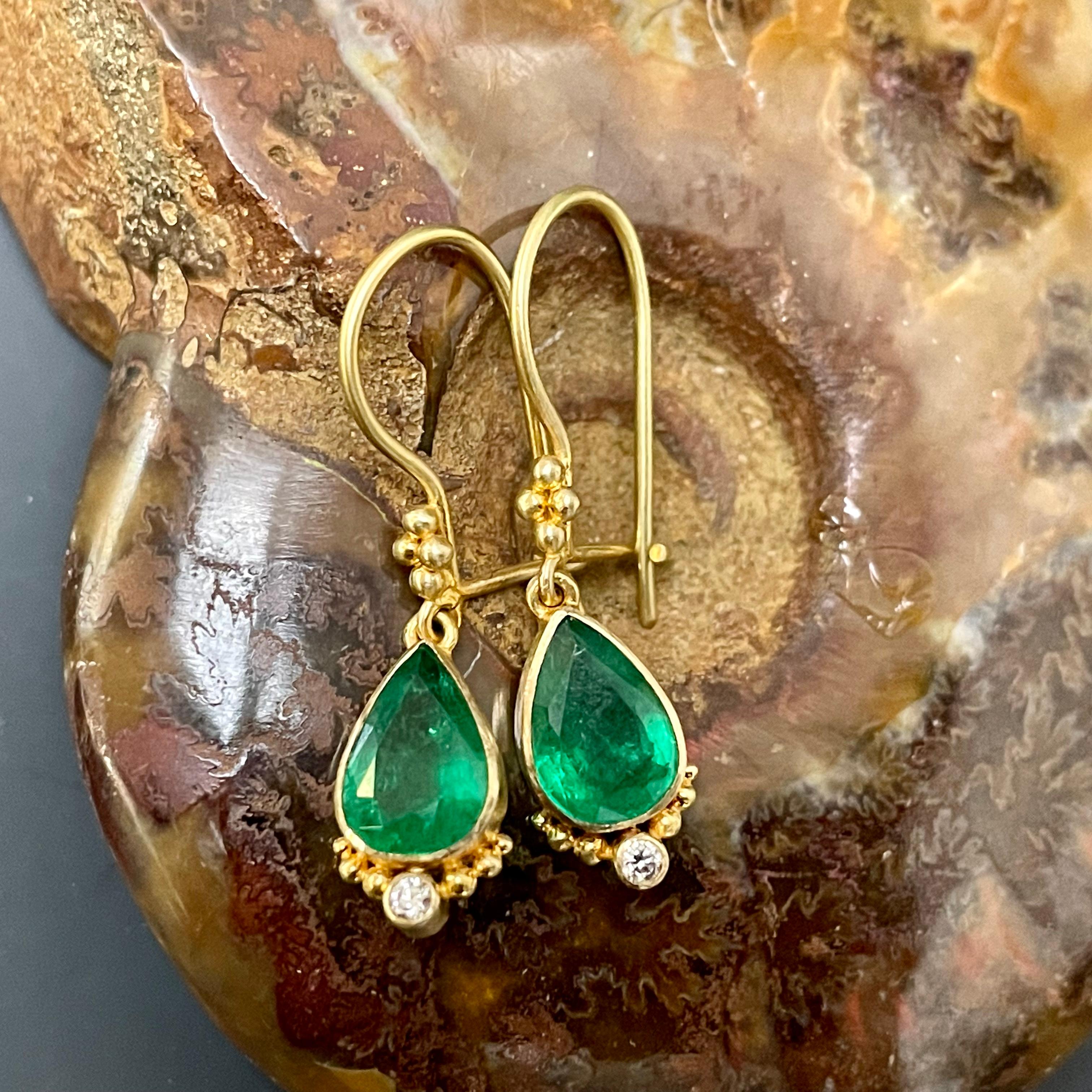 Steven Battelle 2.4 Carats Emerald Diamond 18K Gold Wire Earrings In New Condition In Soquel, CA