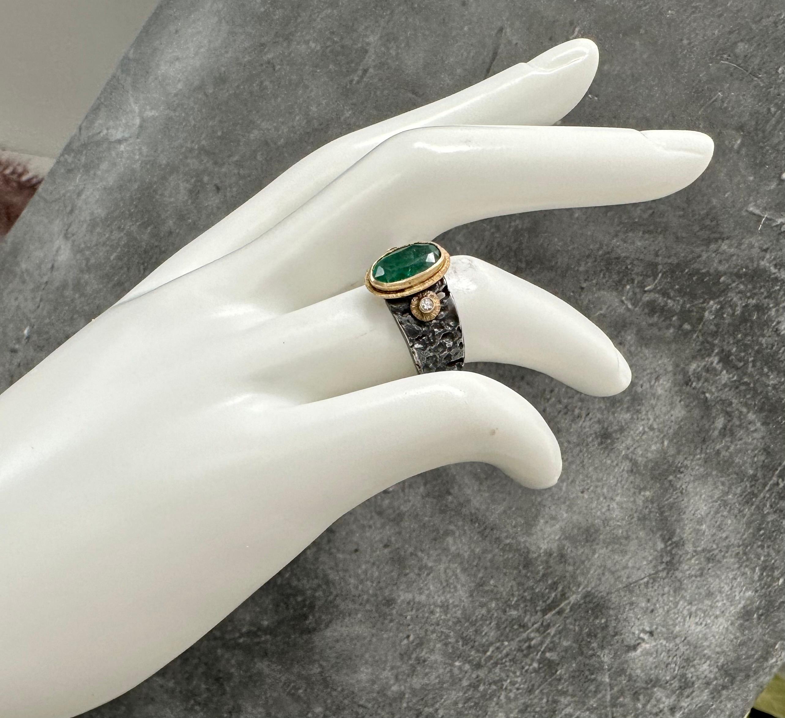 Women's or Men's Steven Battelle 2.4 Carats Emerald Diamond Oxidized Silver 18K Gold Ring For Sale