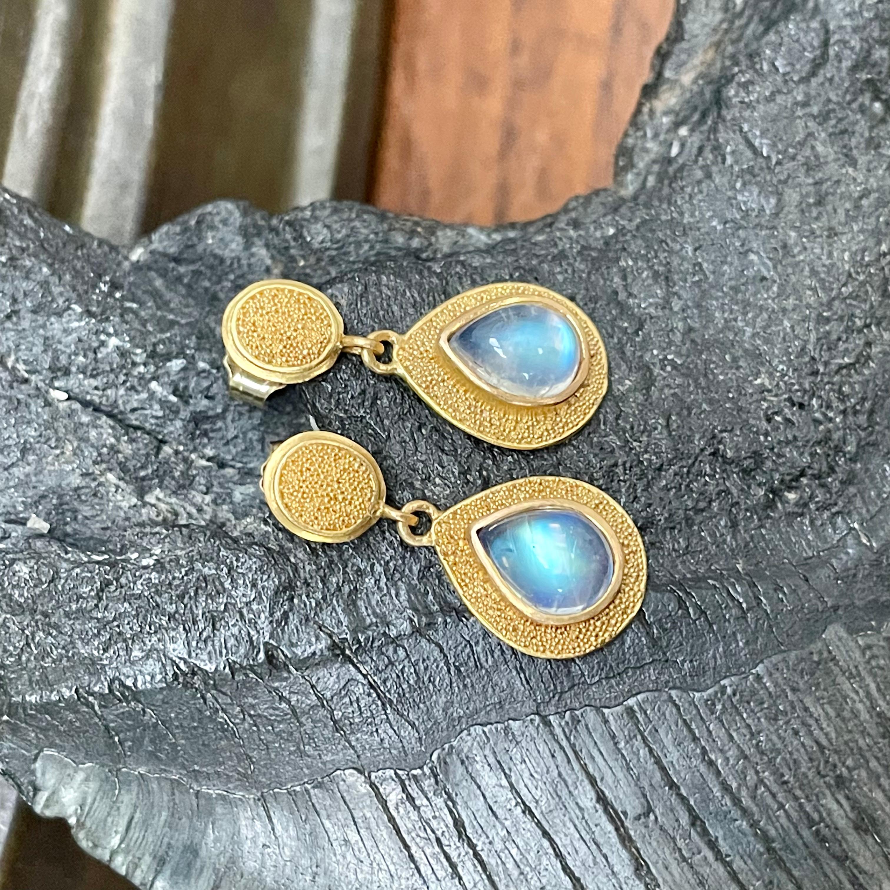 Steven Battelle 2.4 Carats Rainbow Moonstone 22K Gold Post Earrings In New Condition For Sale In Soquel, CA