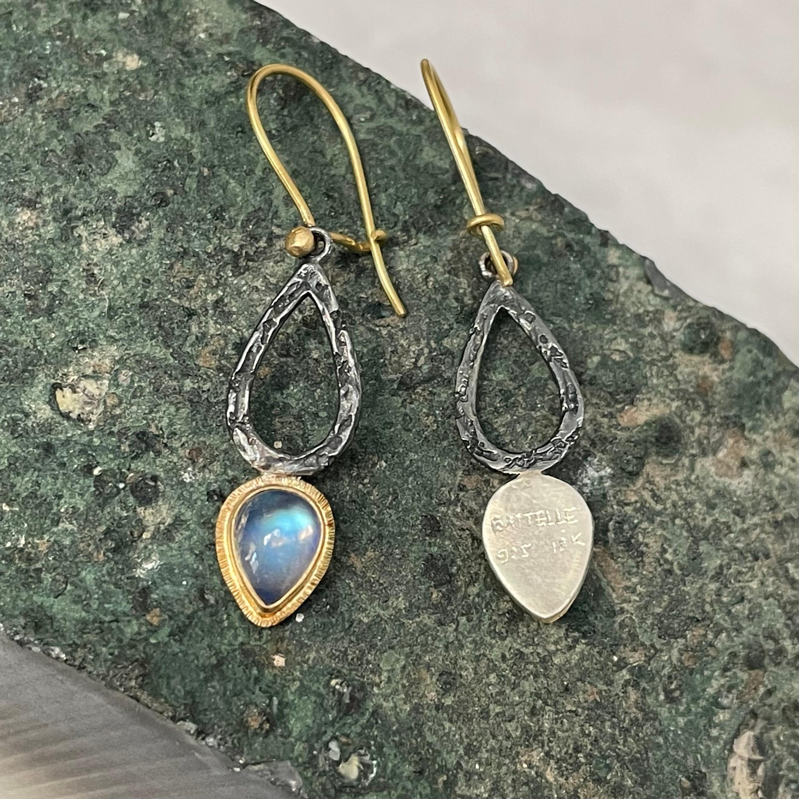 Steven Battelle 2.4 Carats Rainbow Moonstone Oxidized Silver 18K Gold Earrings In New Condition For Sale In Soquel, CA