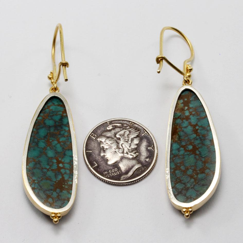 Steven Battelle 24.1 Carats Variegated Turquoise 18K Gold Wire Earrings In New Condition For Sale In Soquel, CA