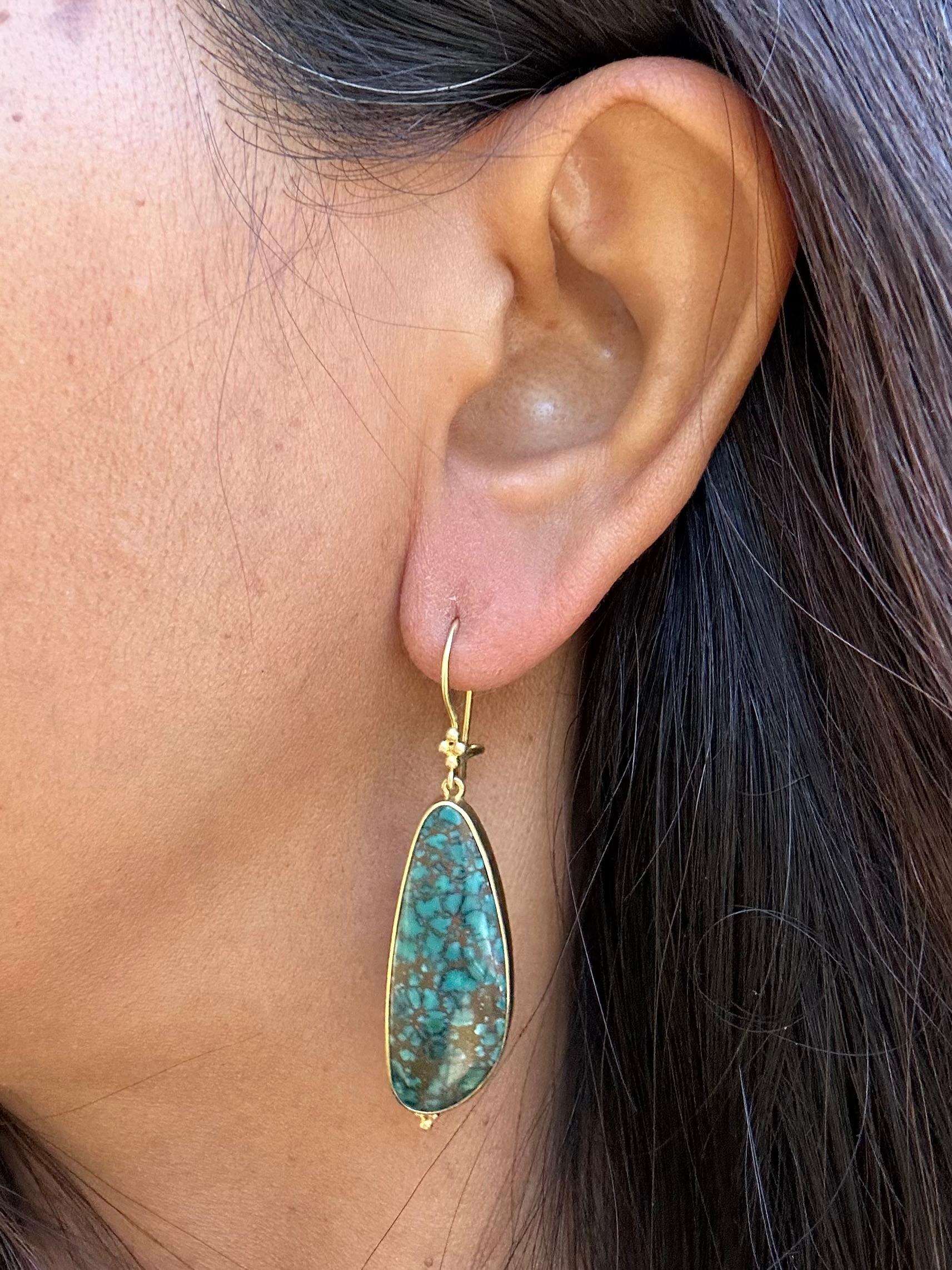 Steven Battelle 24.1 Carats Variegated Turquoise 18K Gold Wire Earrings For Sale 1