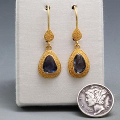 Steven Battelle Boucles d'oreilles en or 22 carats et saphirs bleus 2,5 carats