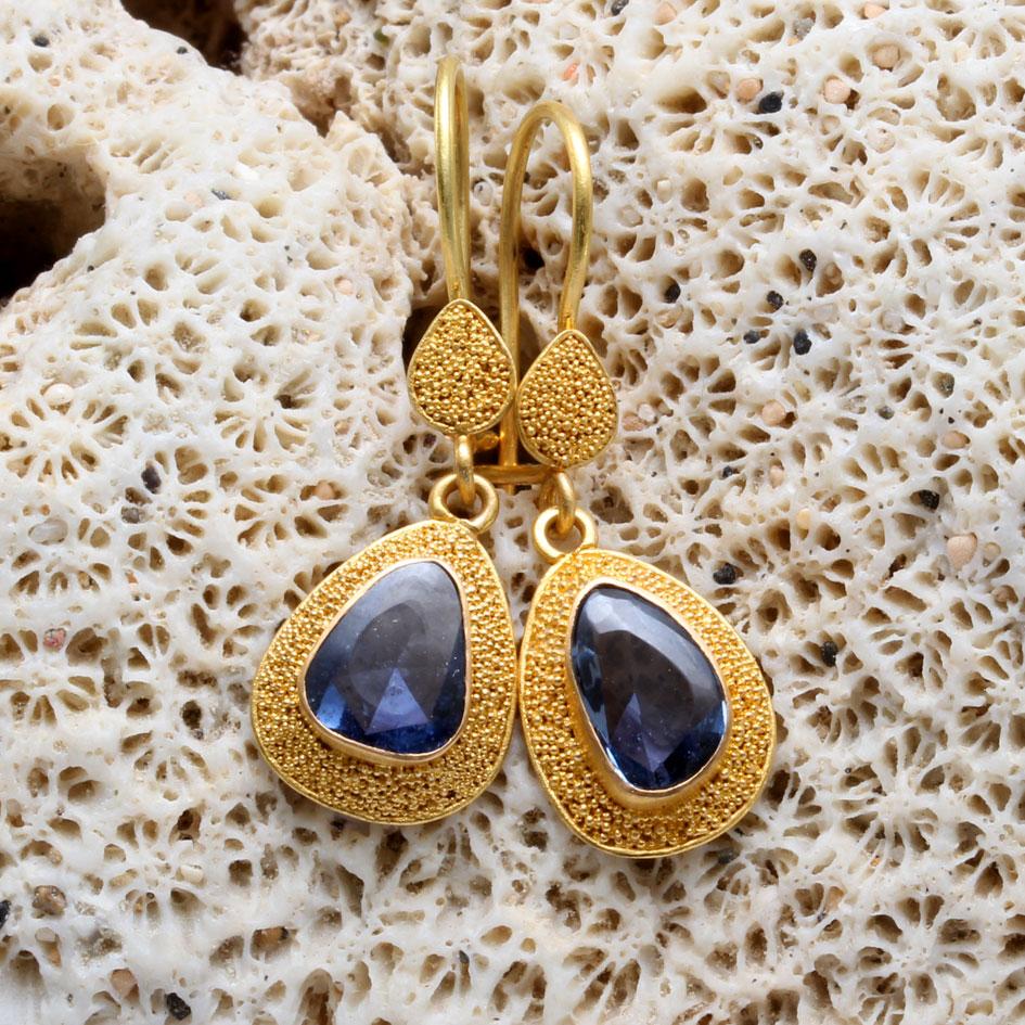 Contemporary Steven Battelle 2.5 Carats Blue Sapphire 22K Gold Wire Earrings For Sale