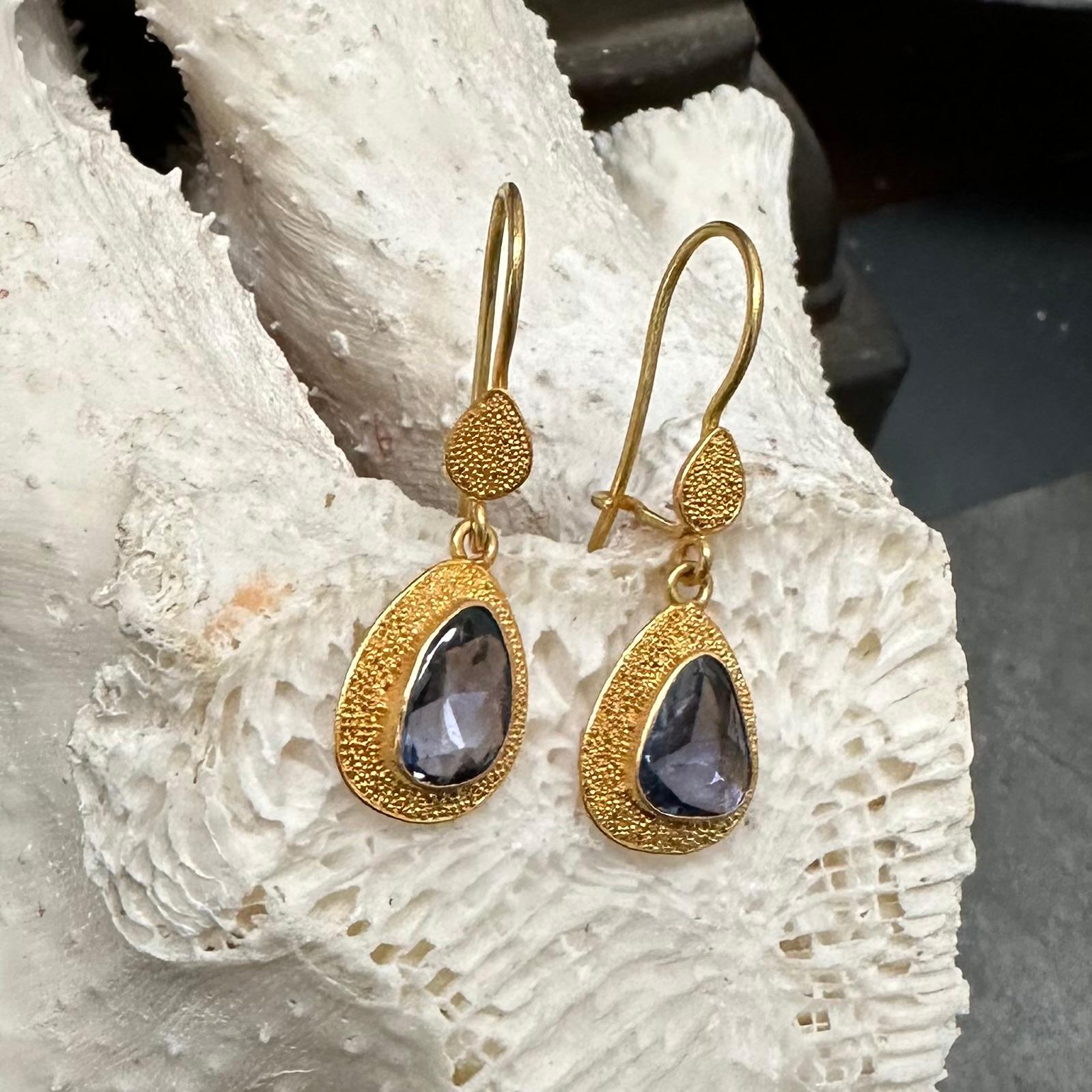 Women's Steven Battelle 2.5 Carats Blue Sapphire 22K Gold Wire Earrings For Sale