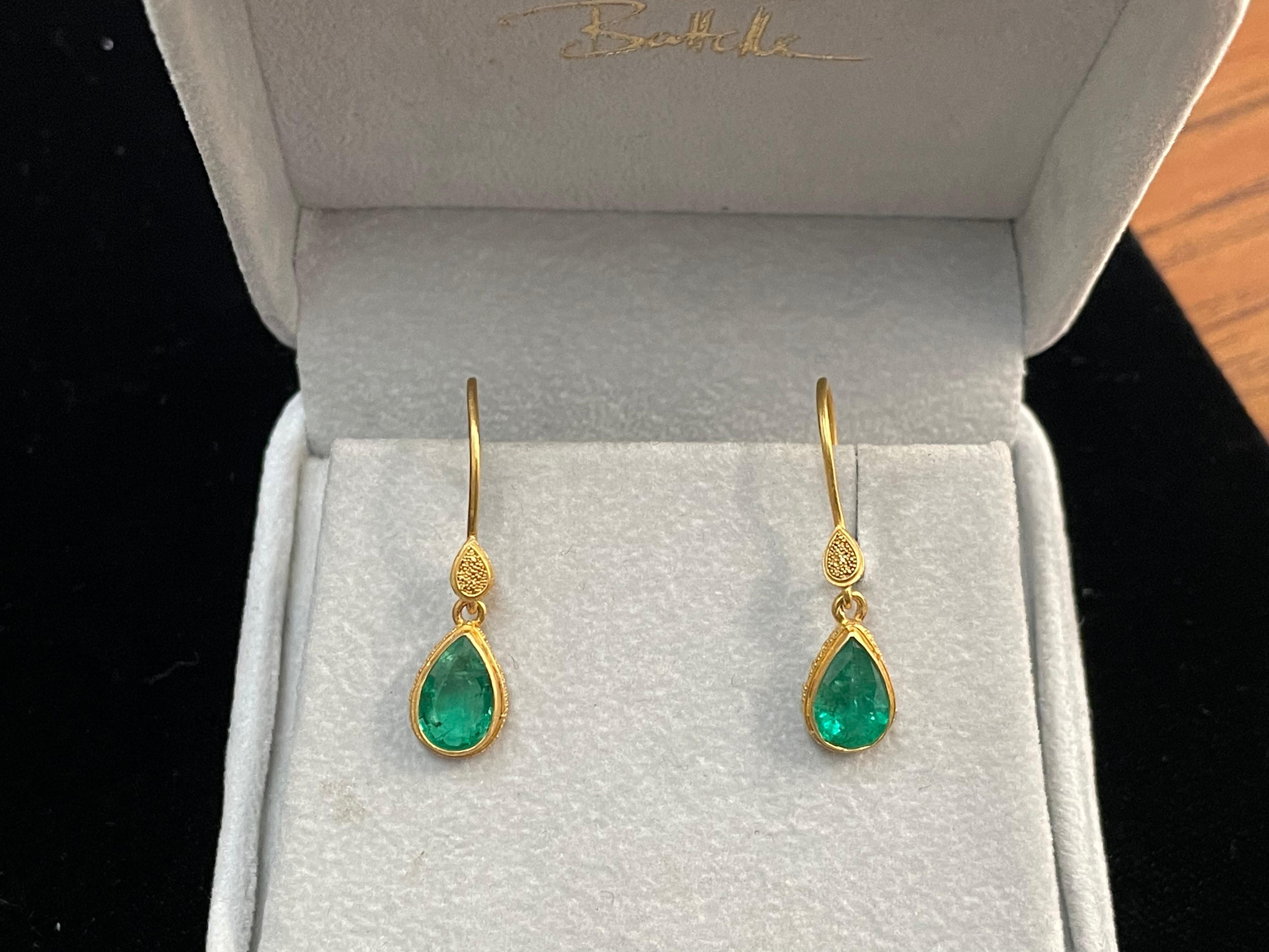 Modern Steven Battelle 2.6 Carat Emerald Drop Earrings 22K Gold For Sale