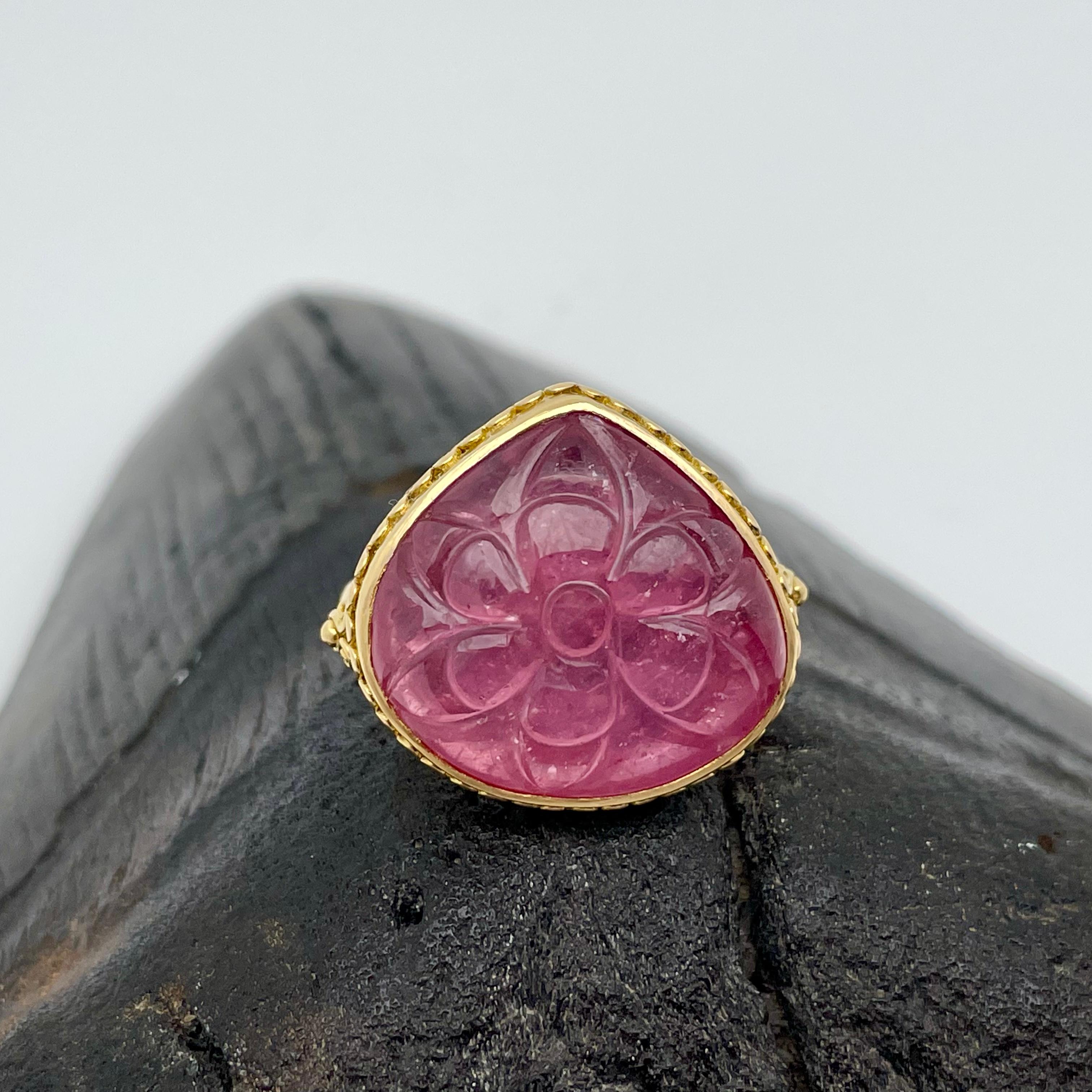 Contemporary Steven Battelle 26.3 Carved Ruby Cabochon 18K Gold Ring