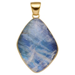 Colgante de oro de 18 quilates con piedra de luna arco iris de 26,7 quilates Steven Battelle