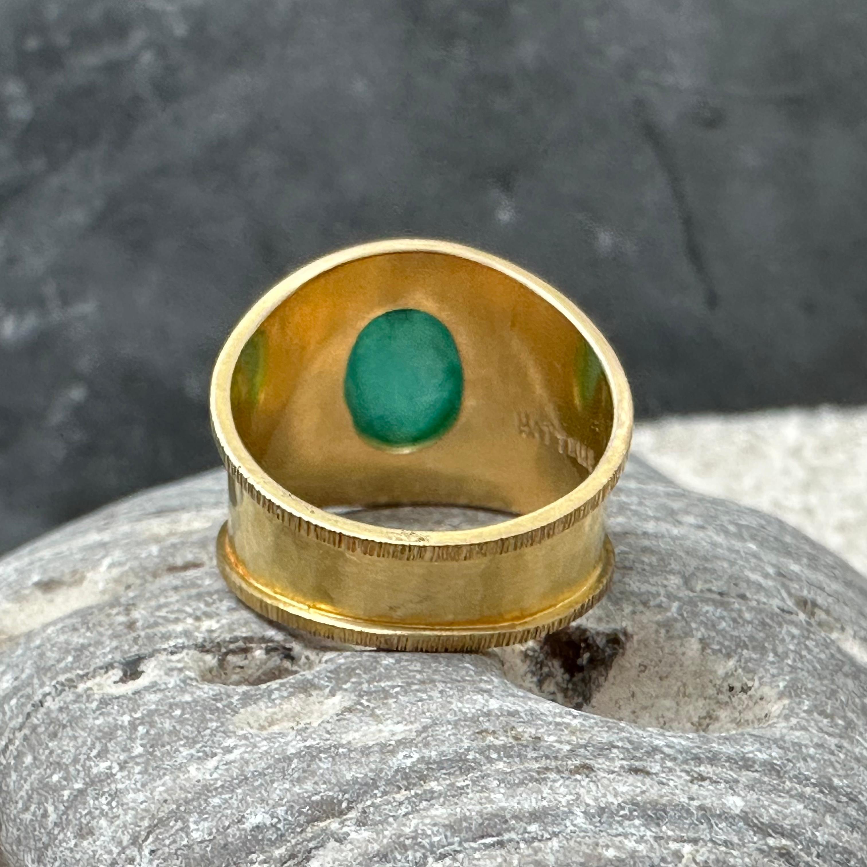 Women's or Men's Steven Battelle 2.7 Carats Cabochon Emerald 18K Gold Ring For Sale