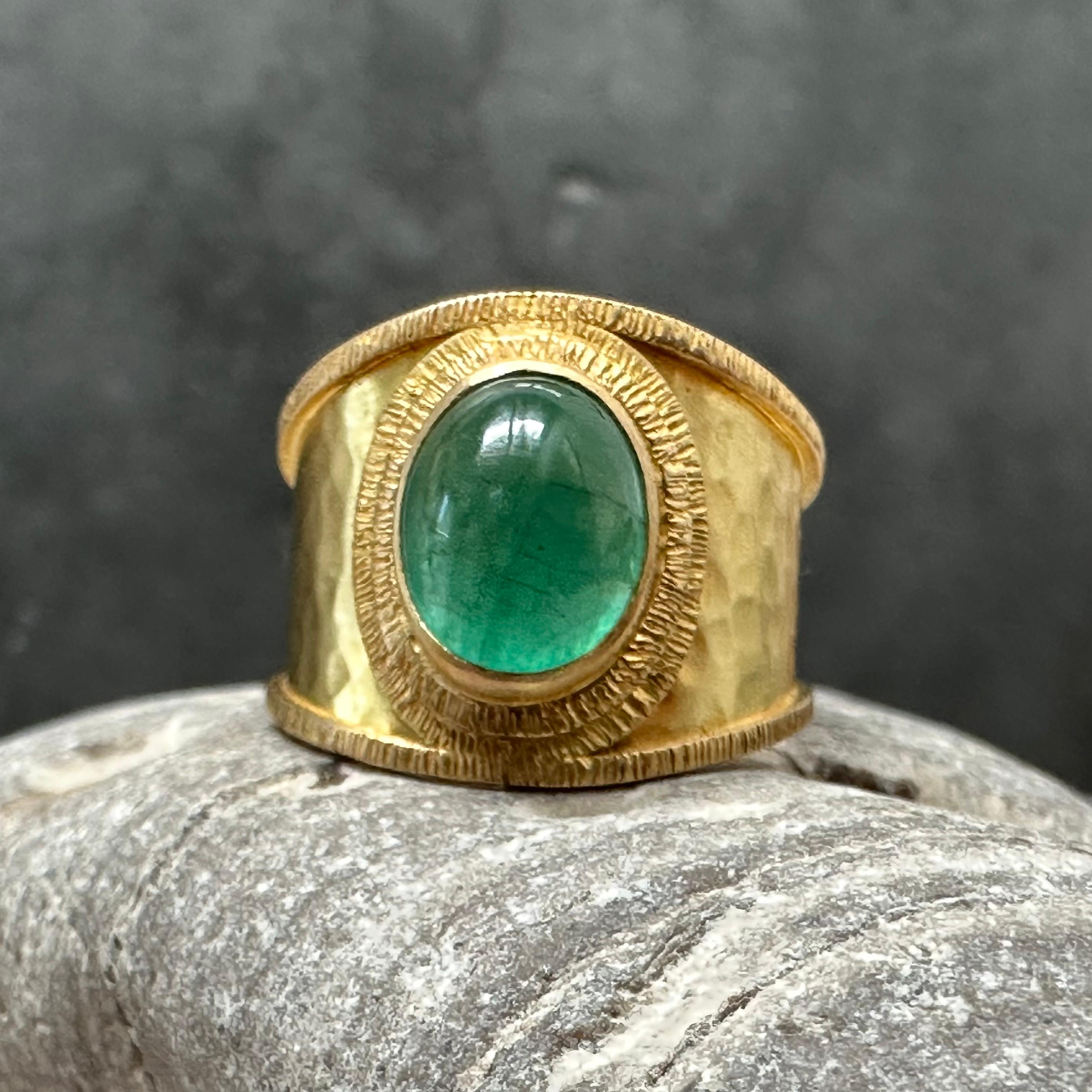 Steven Battelle 2.7 Carats Cabochon Emerald 18K Gold Ring For Sale 1