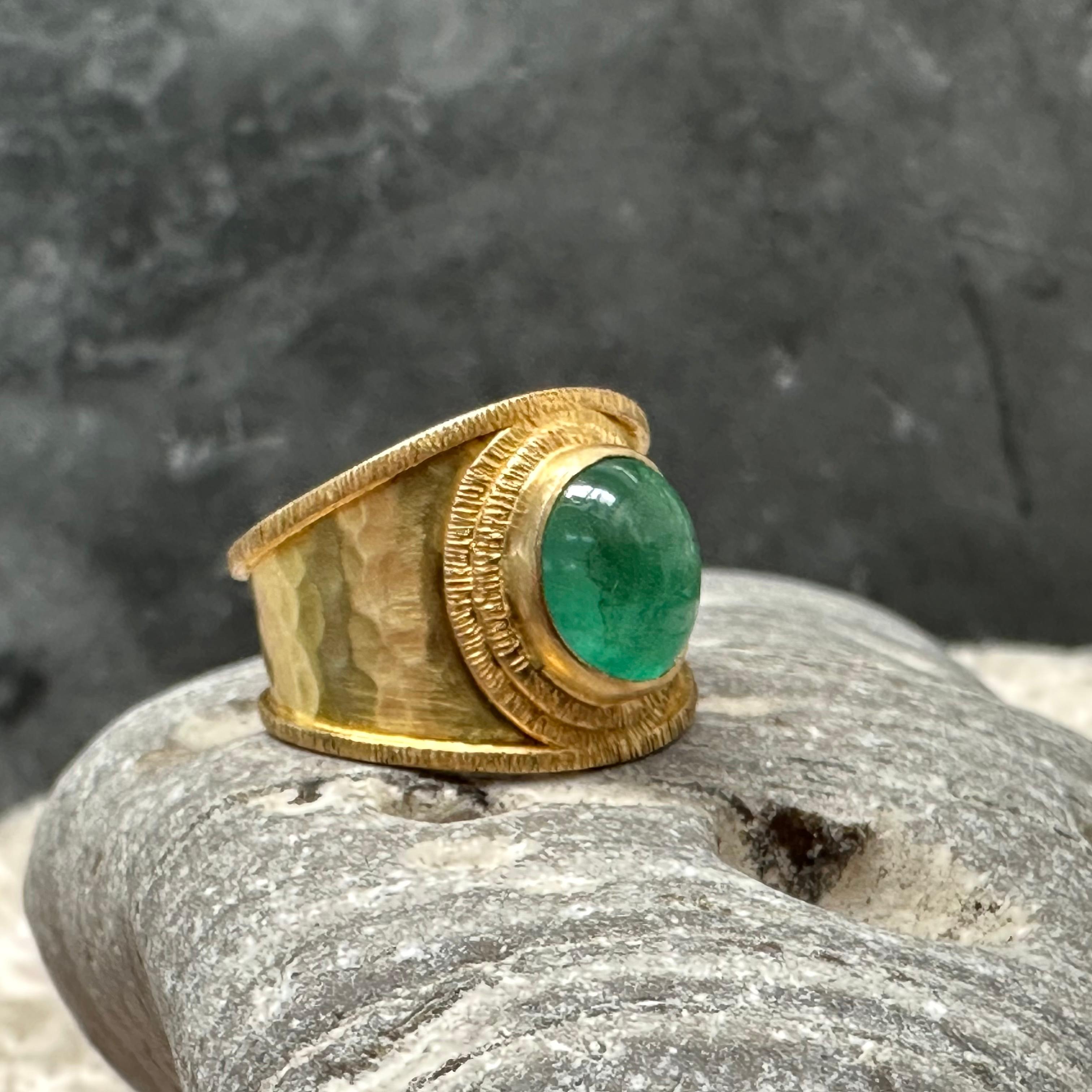 Steven Battelle 2.7 Carats Cabochon Emerald 18K Gold Ring For Sale 2