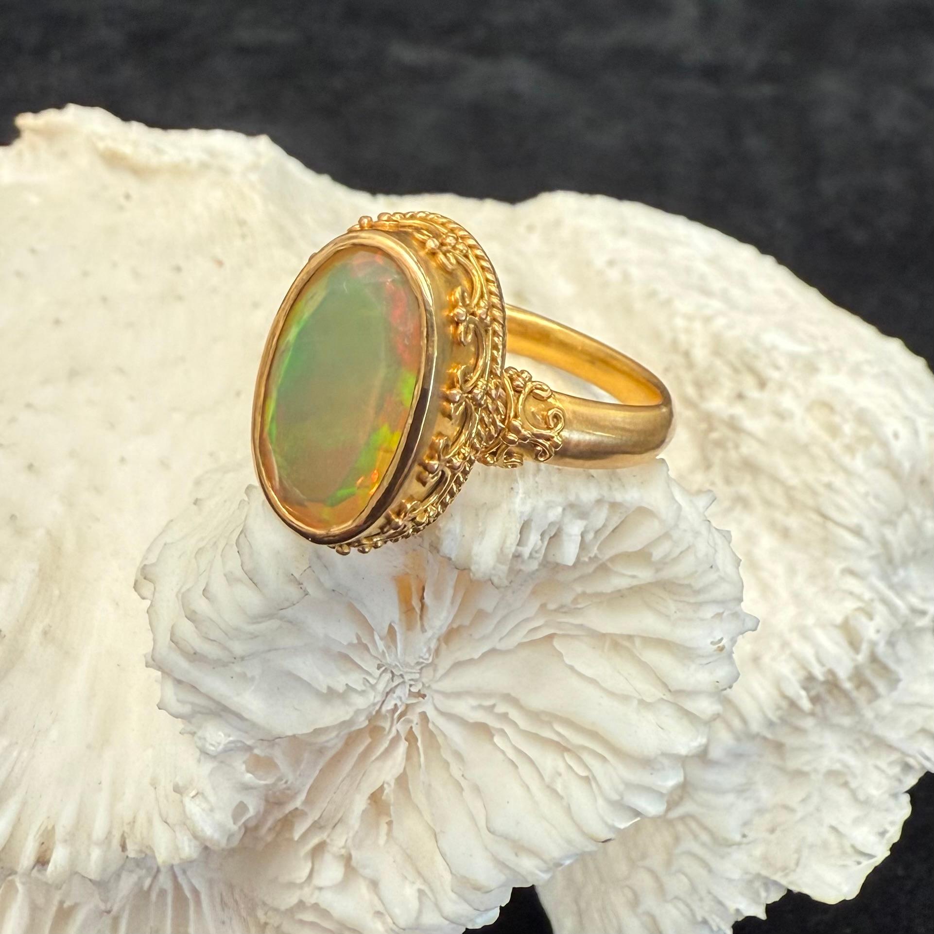 Steven Battelle Anillo de oro de 22 quilates con ópalo etíope de 2,7 quilates en venta 8