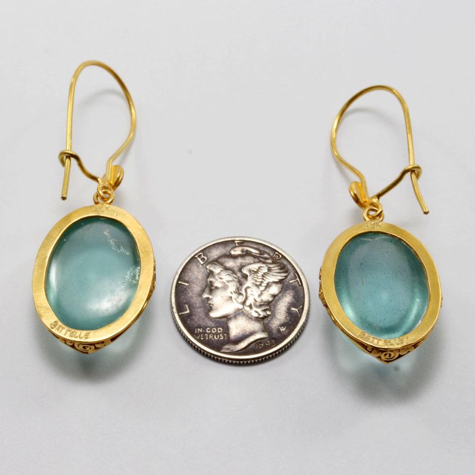 Contemporary Steven Battelle 27.1 Carats Aquamarine Cabochon 18K Gold Wire Earrings For Sale