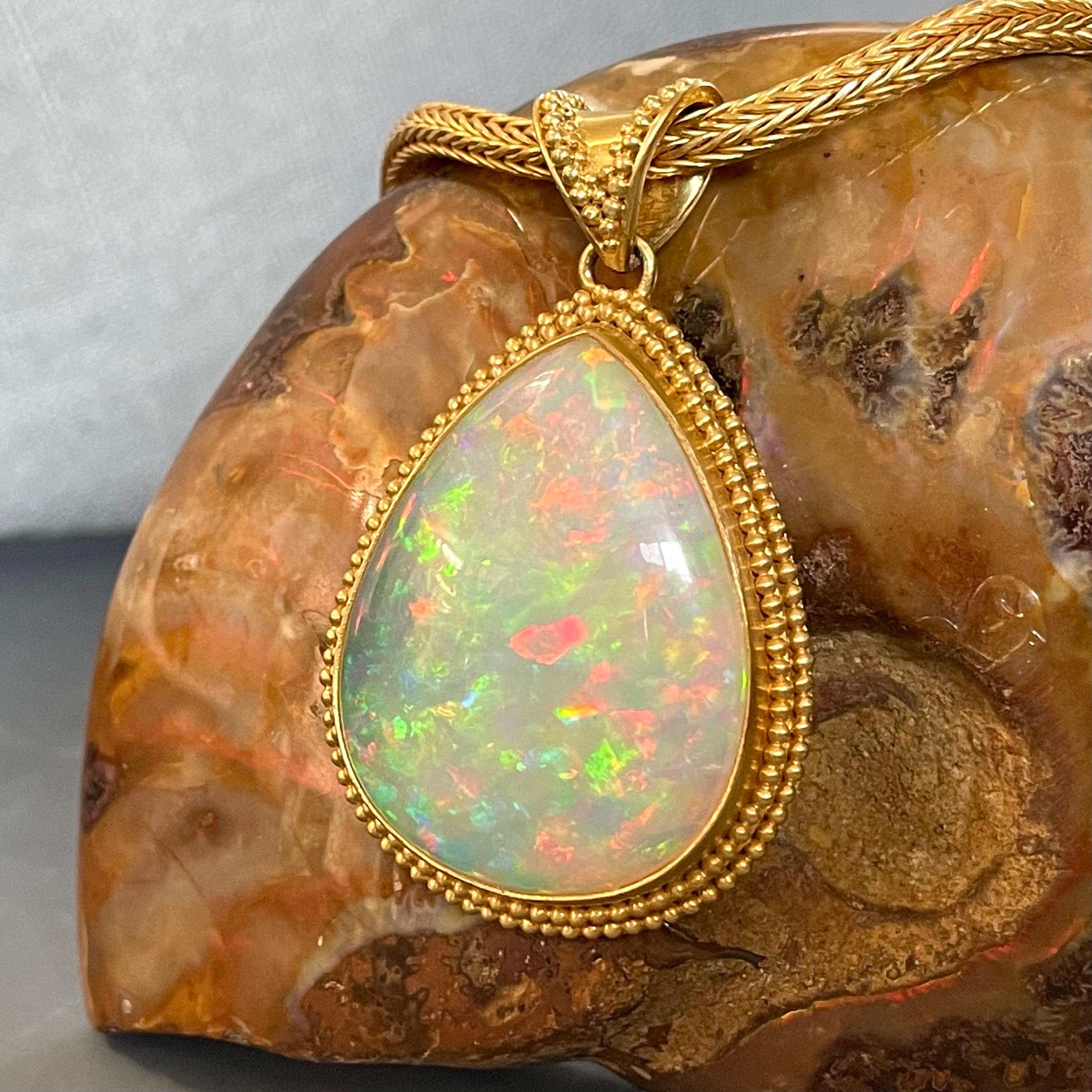 Steven Battelle Pendentif en or 22 carats avec opale Welo éthiopienne de 27,7 carats en vente 4