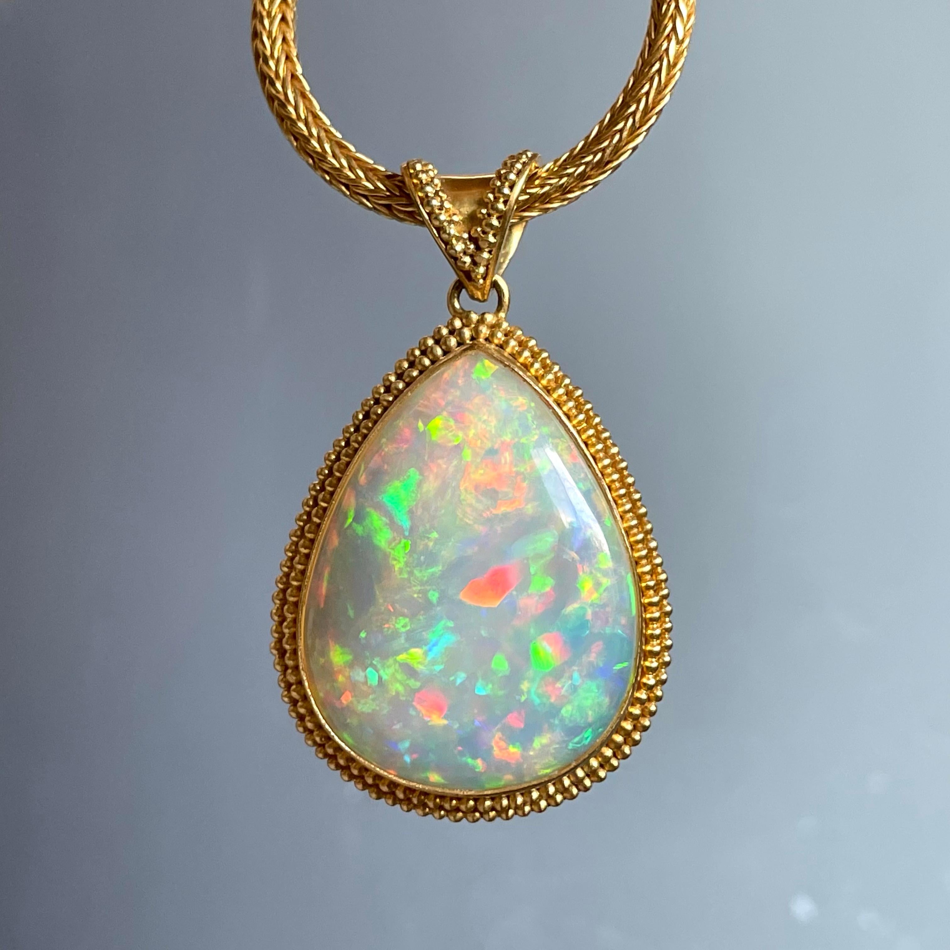 Steven Battelle Pendentif en or 22 carats avec opale Welo éthiopienne de 27,7 carats en vente 6