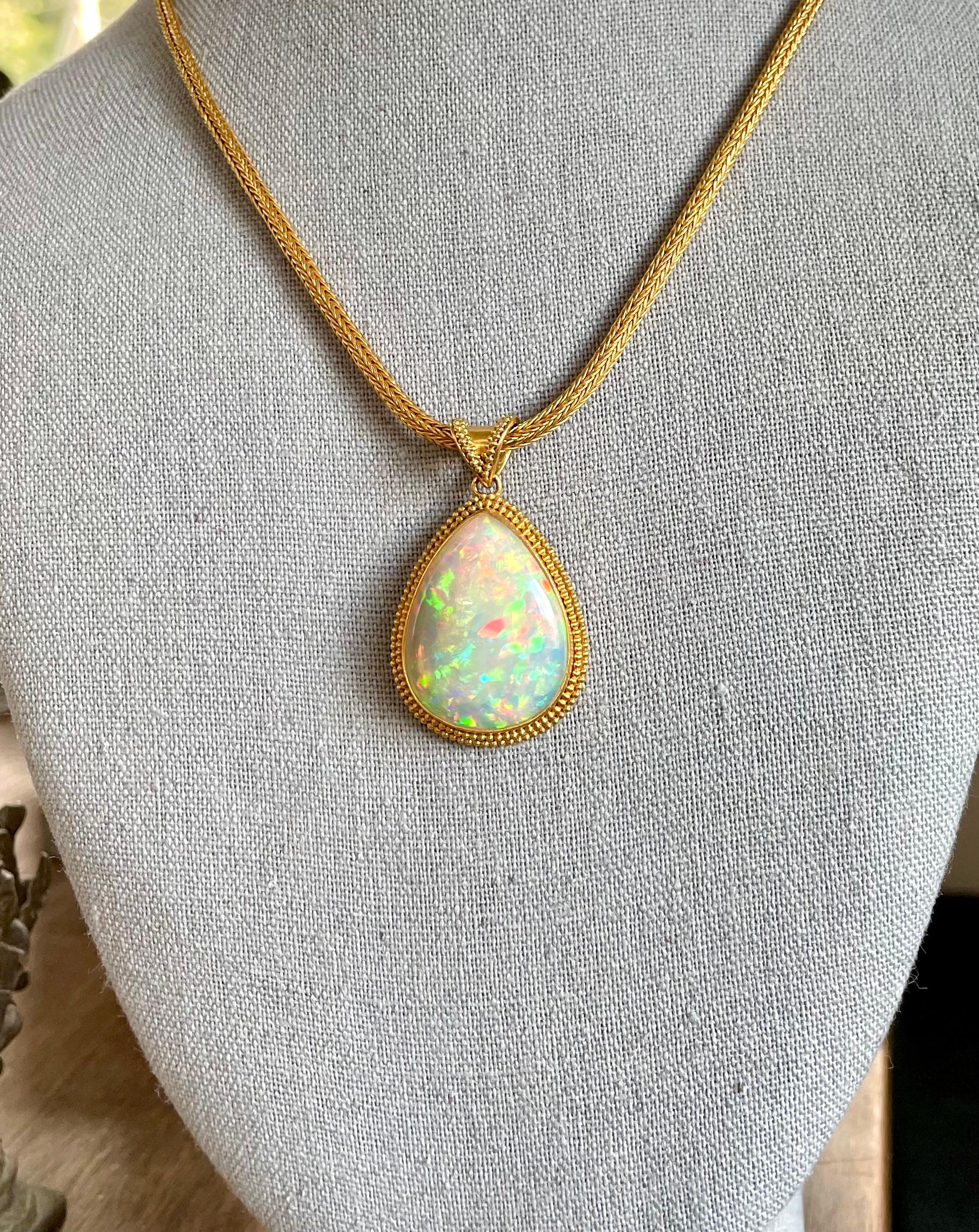 Steven Battelle Pendentif en or 22 carats avec opale Welo éthiopienne de 27,7 carats en vente 7