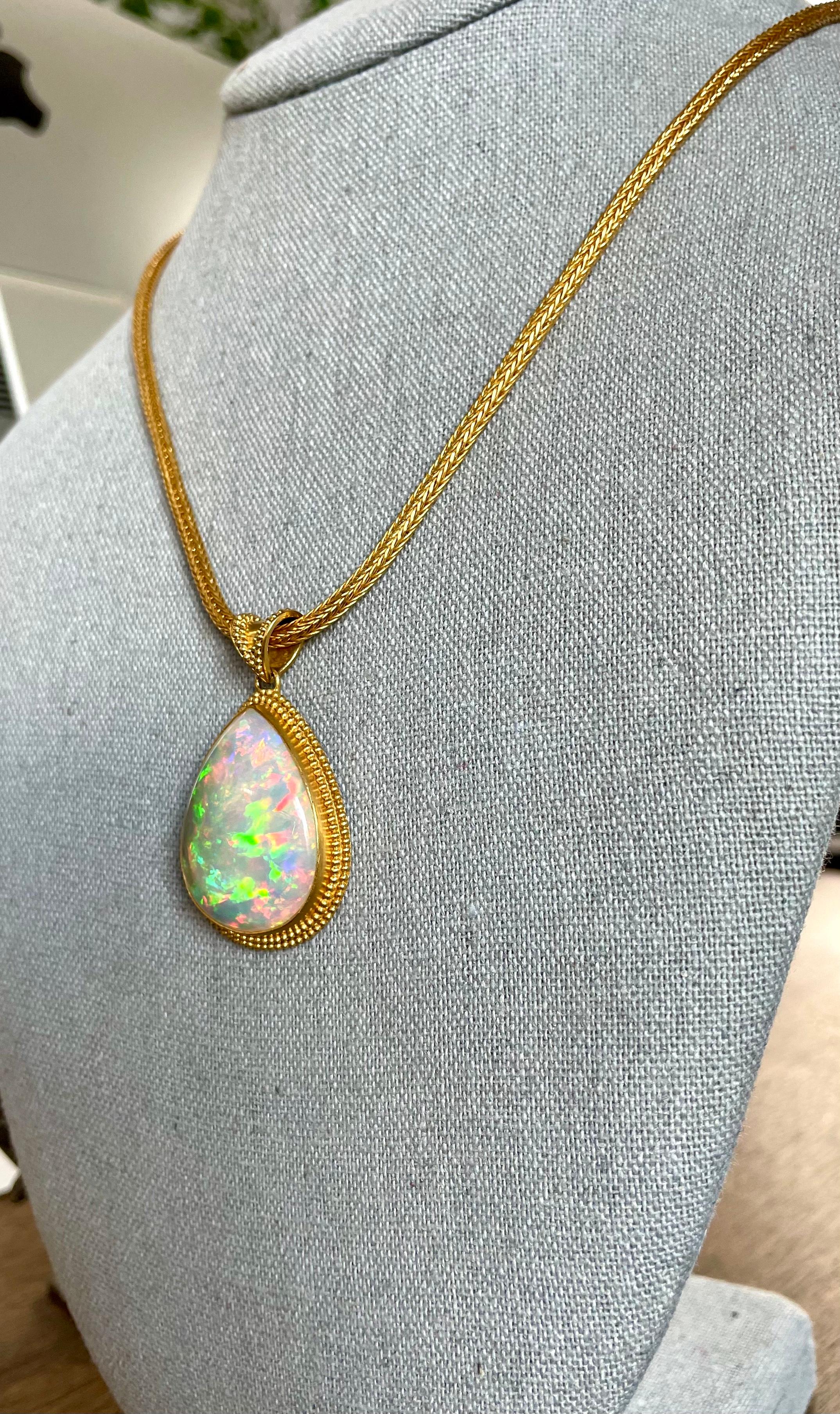 Steven Battelle Pendentif en or 22 carats avec opale Welo éthiopienne de 27,7 carats Neuf - En vente à Soquel, CA