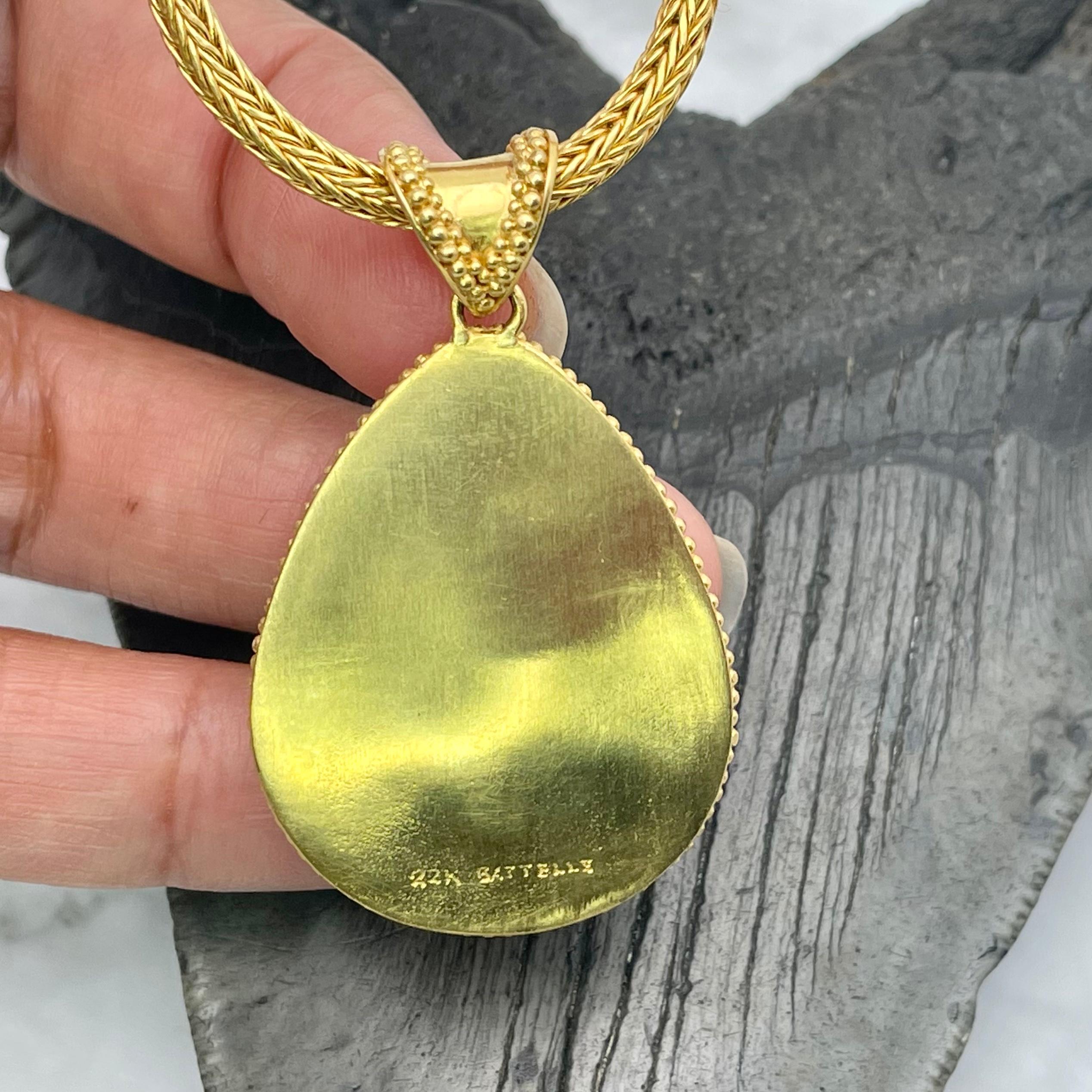 Steven Battelle Pendentif en or 22 carats avec opale Welo éthiopienne de 27,7 carats Pour femmes en vente