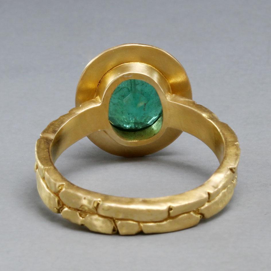 Steven Battelle 2.8 Carats Columbian Emerald 18K Gold Ring In New Condition For Sale In Soquel, CA