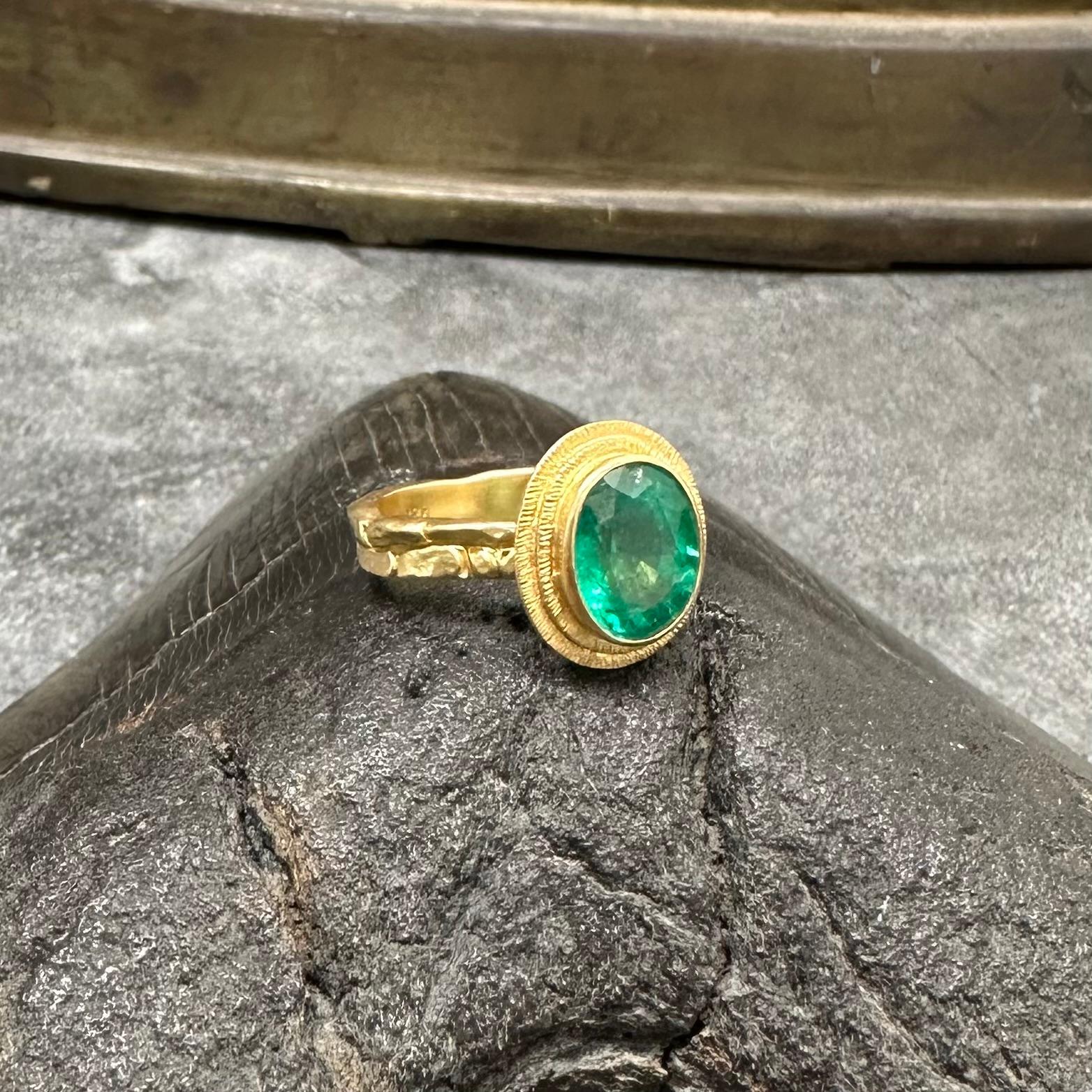 Steven Battelle 2.8 Carats Columbian Emerald 18K Gold Ring For Sale 2