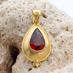 Steven Battelle 2,9 Karat Granat 18K Gold-Anhänger