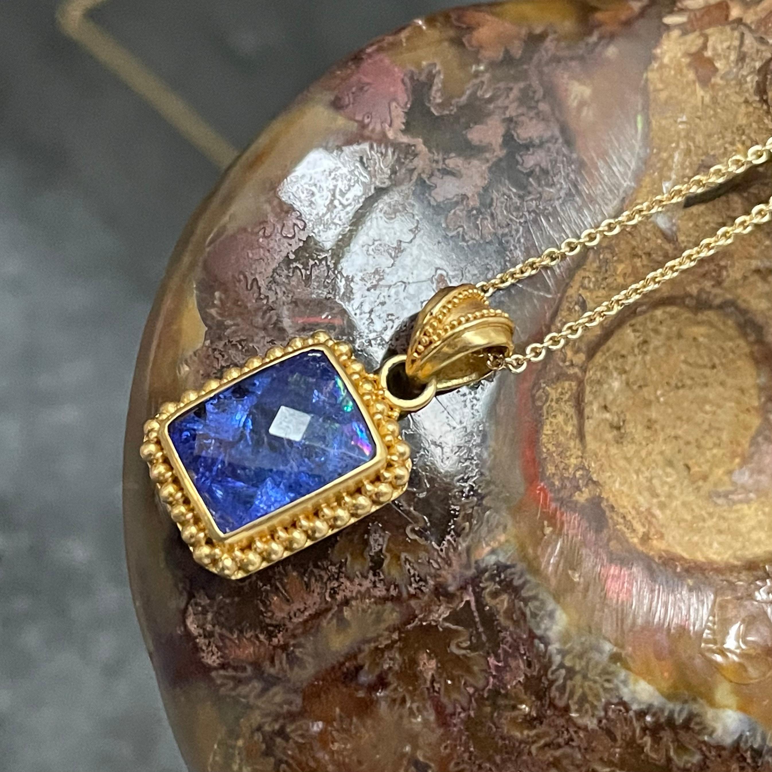 Steven Battelle 2.9 Carats Rose Cut Tanzanite 22K Gold Pendant 18 Inch 18K Chain For Sale 3