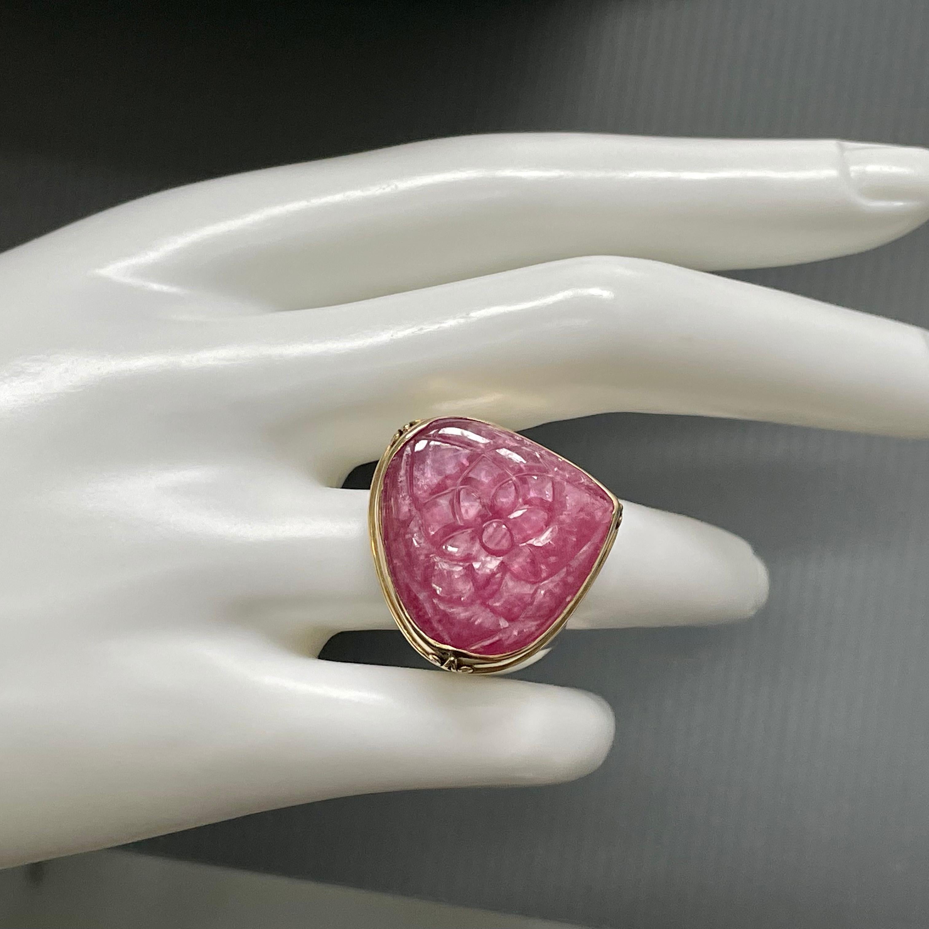Mixed Cut Steven Battelle 29.3 Carats Carved Ruby Sterling Silver/18K Gold Ring For Sale