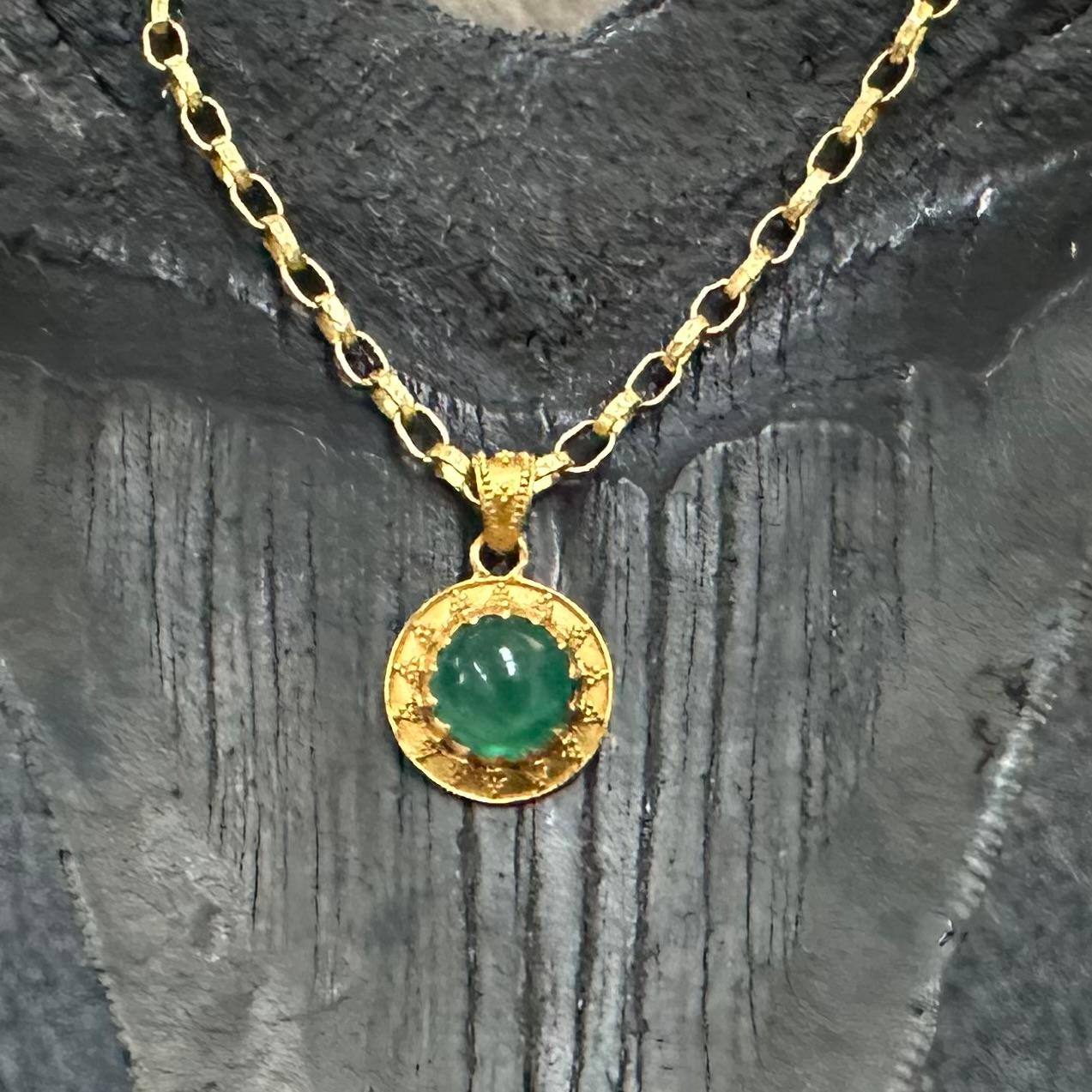 Steven Battelle 3.0 Carats Cabochon Emerald 22K Gold Pendant For Sale 5