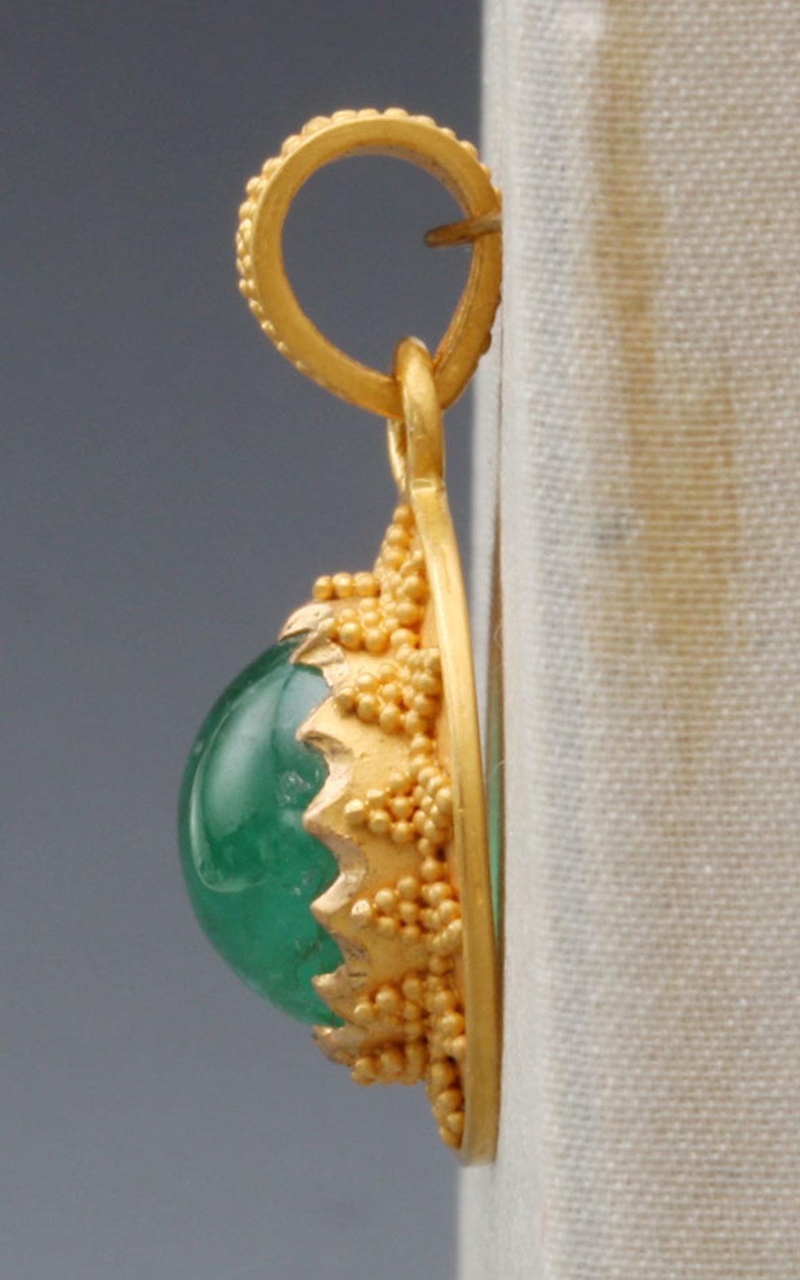 Steven Battelle 3.0 Carats Cabochon Emerald 22K Gold Pendant In New Condition For Sale In Soquel, CA