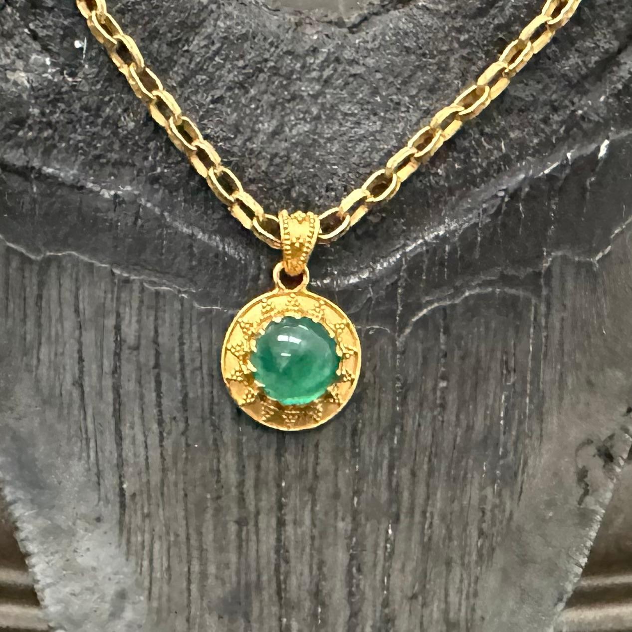 Steven Battelle 3.0 Carats Cabochon Emerald 22K Gold Pendant For Sale 2