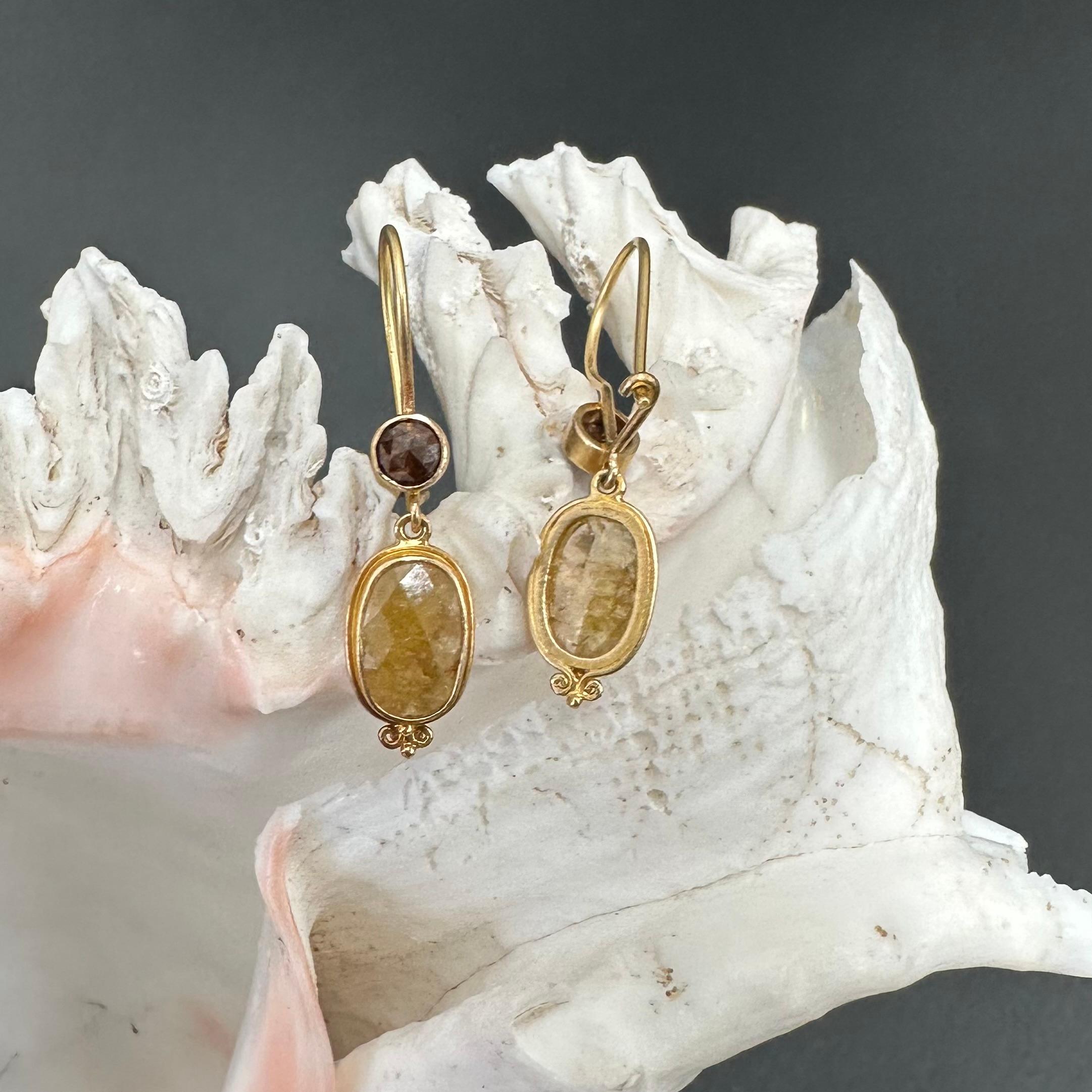 Boucles d'oreilles en fil d'or 18K avec diamants jaunes et bruns de 3,0 carats en vente 5