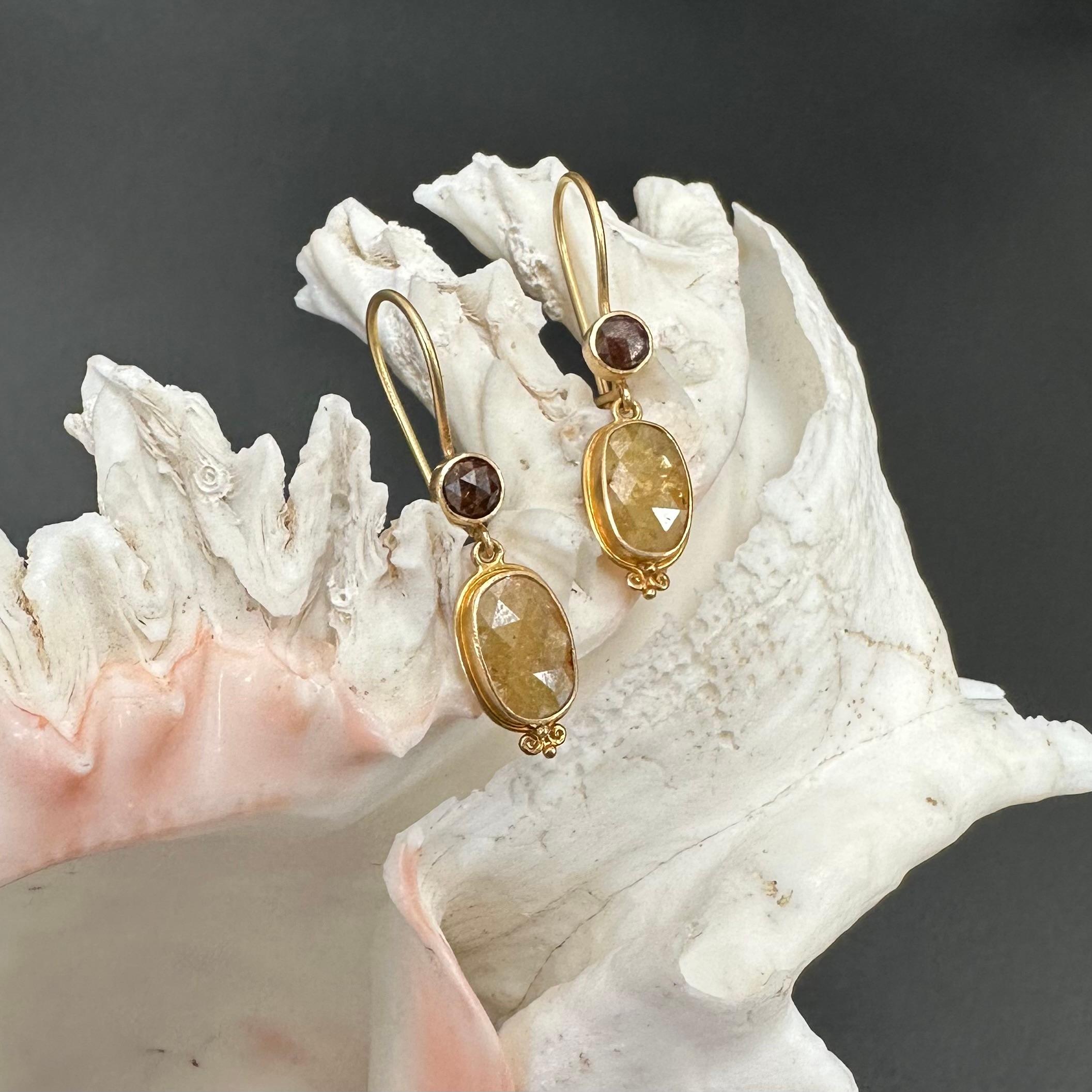 Boucles d'oreilles en fil d'or 18K avec diamants jaunes et bruns de 3,0 carats Unisexe en vente