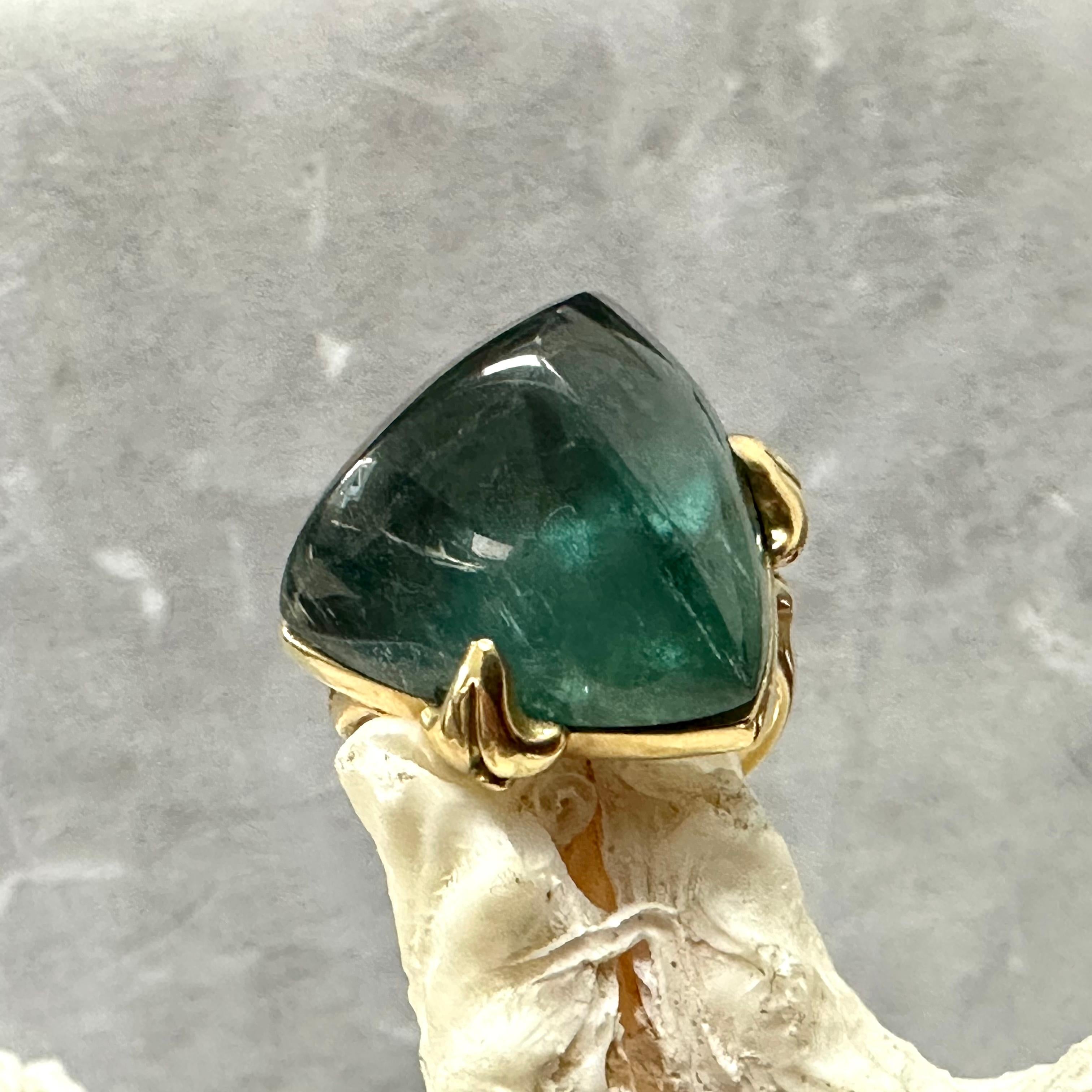 Steven Battelle 30.2 Carats Blue-Green Indicolite Tourmaline 18k Gold Ring For Sale 4