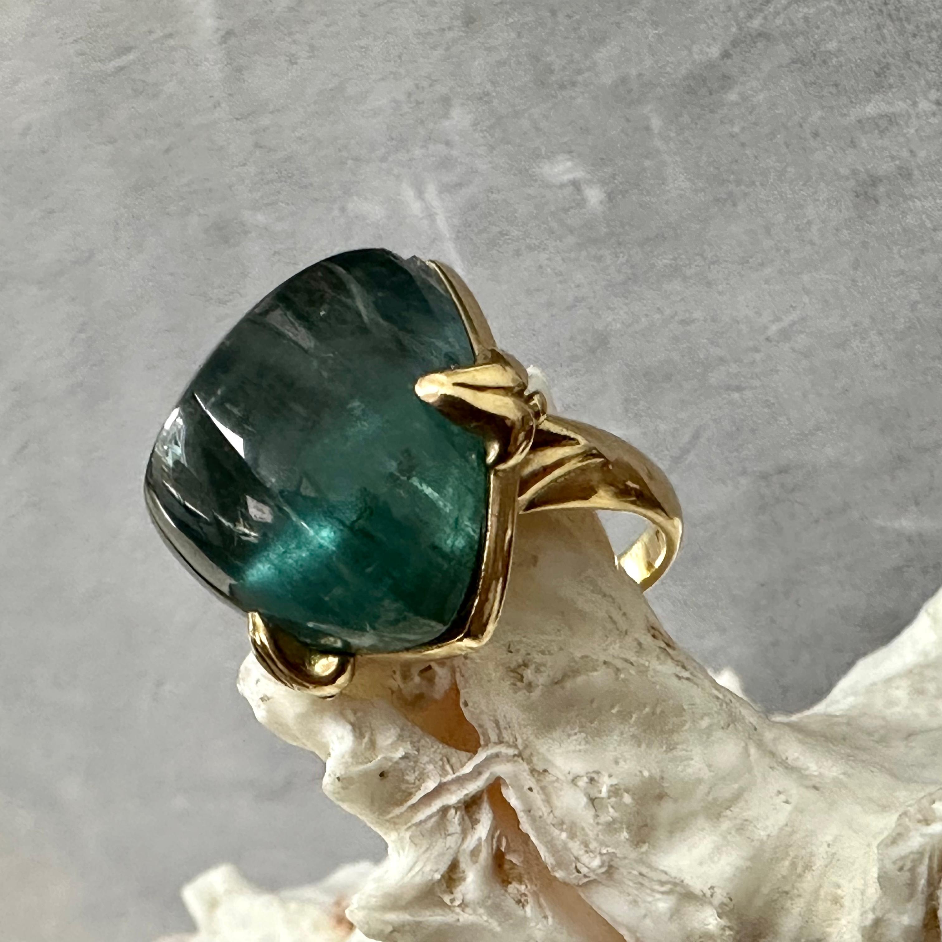 Steven Battelle 30.2 Carats Blue-Green Indicolite Tourmaline 18k Gold Ring For Sale 5