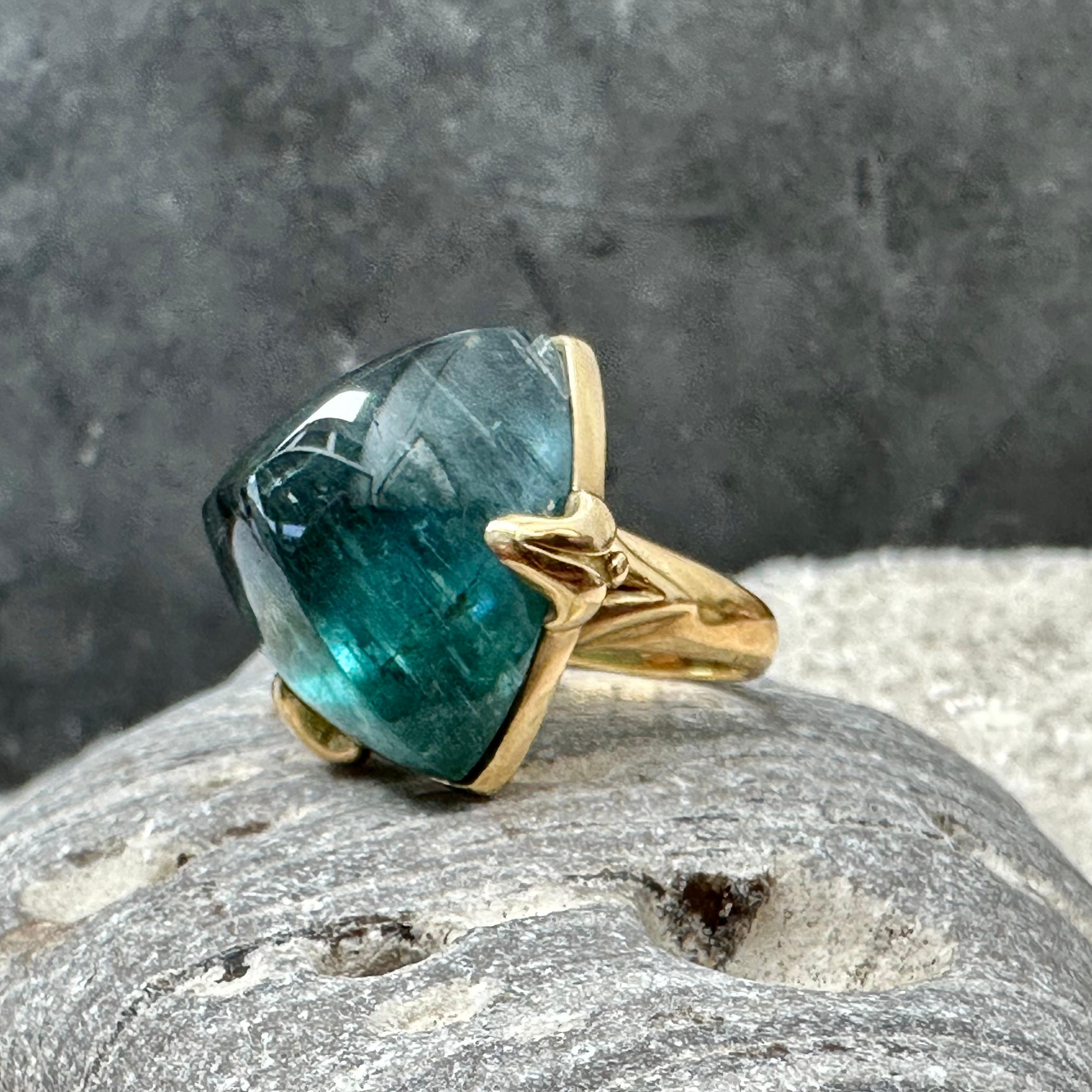 Steven Battelle 30.2 Carats Blue-Green Indicolite Tourmaline 18k Gold Ring For Sale 1