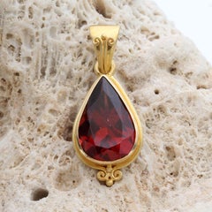 Steven Battelle 3.1 Carats Mozambique Garnet 18K Gold Pendant