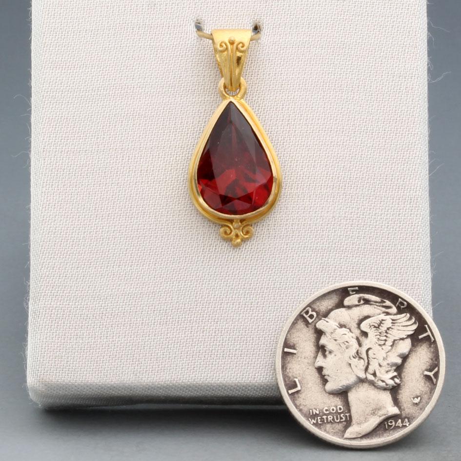 Contemporain Steven Battelle 3.1 Carats Mozambique Garnet 18K Gold Pendant en vente
