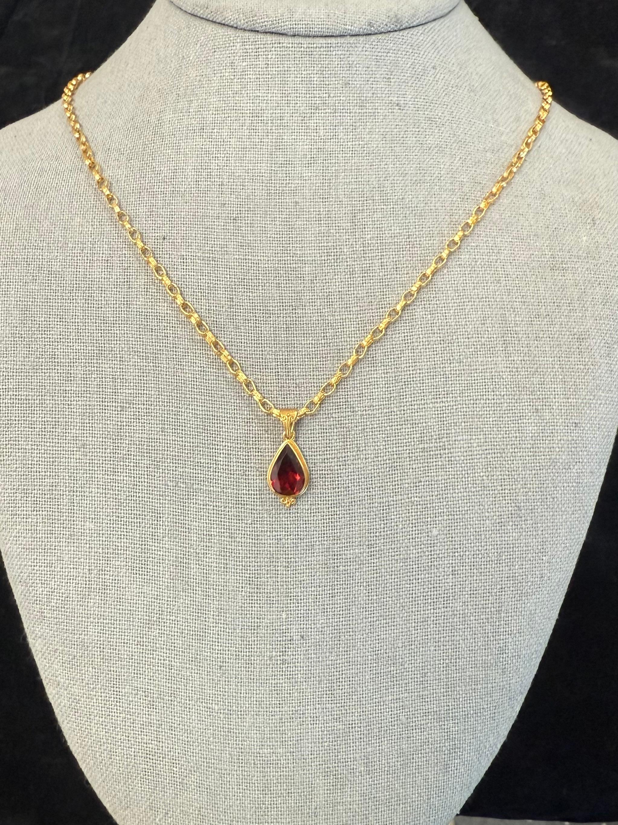Steven Battelle 3.1 Carats Mozambique Garnet 18K Gold Pendant en vente 2