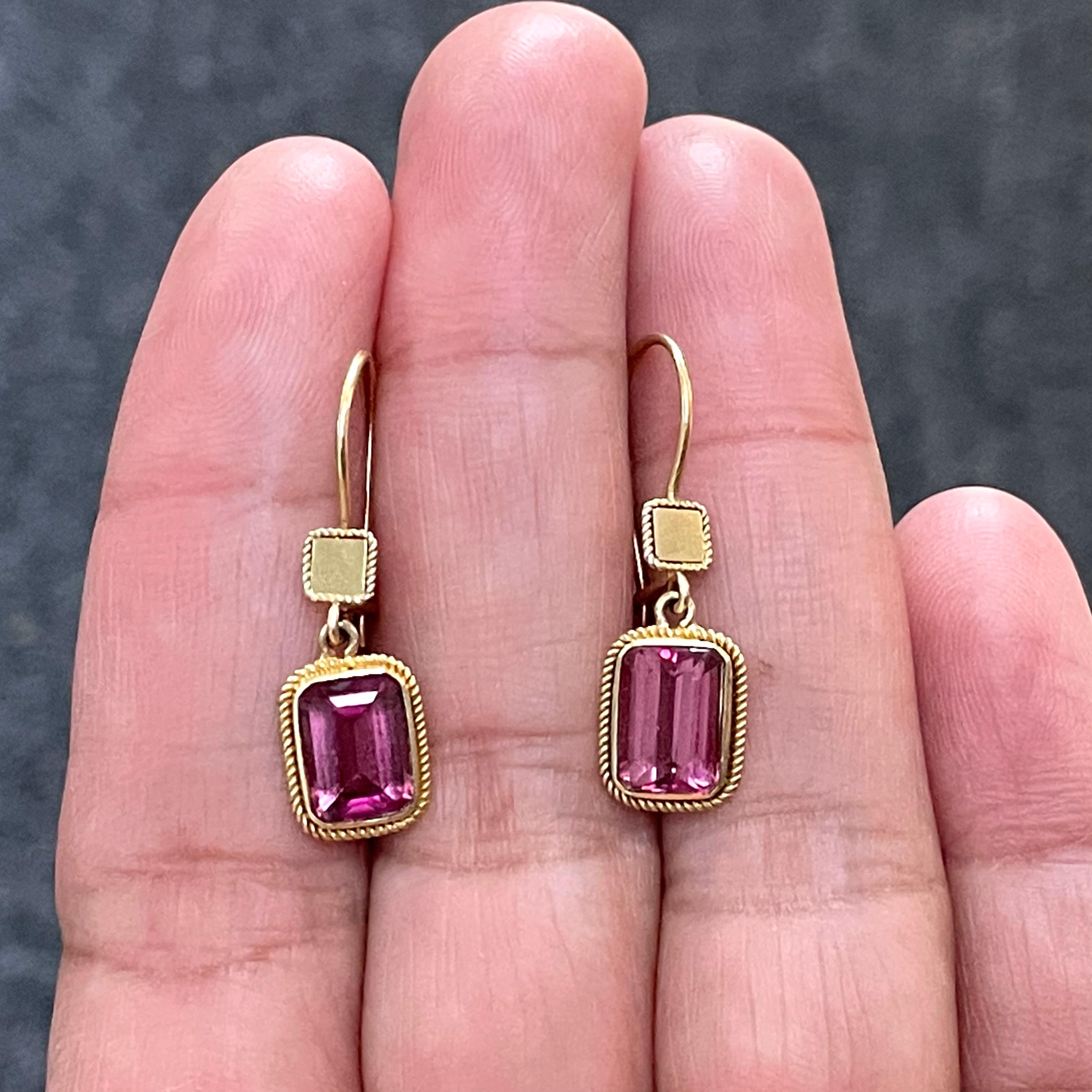 Contemporary Steven Battelle 3.1 Carats Pink Tourmaline 18K Gold Wire Earrings For Sale