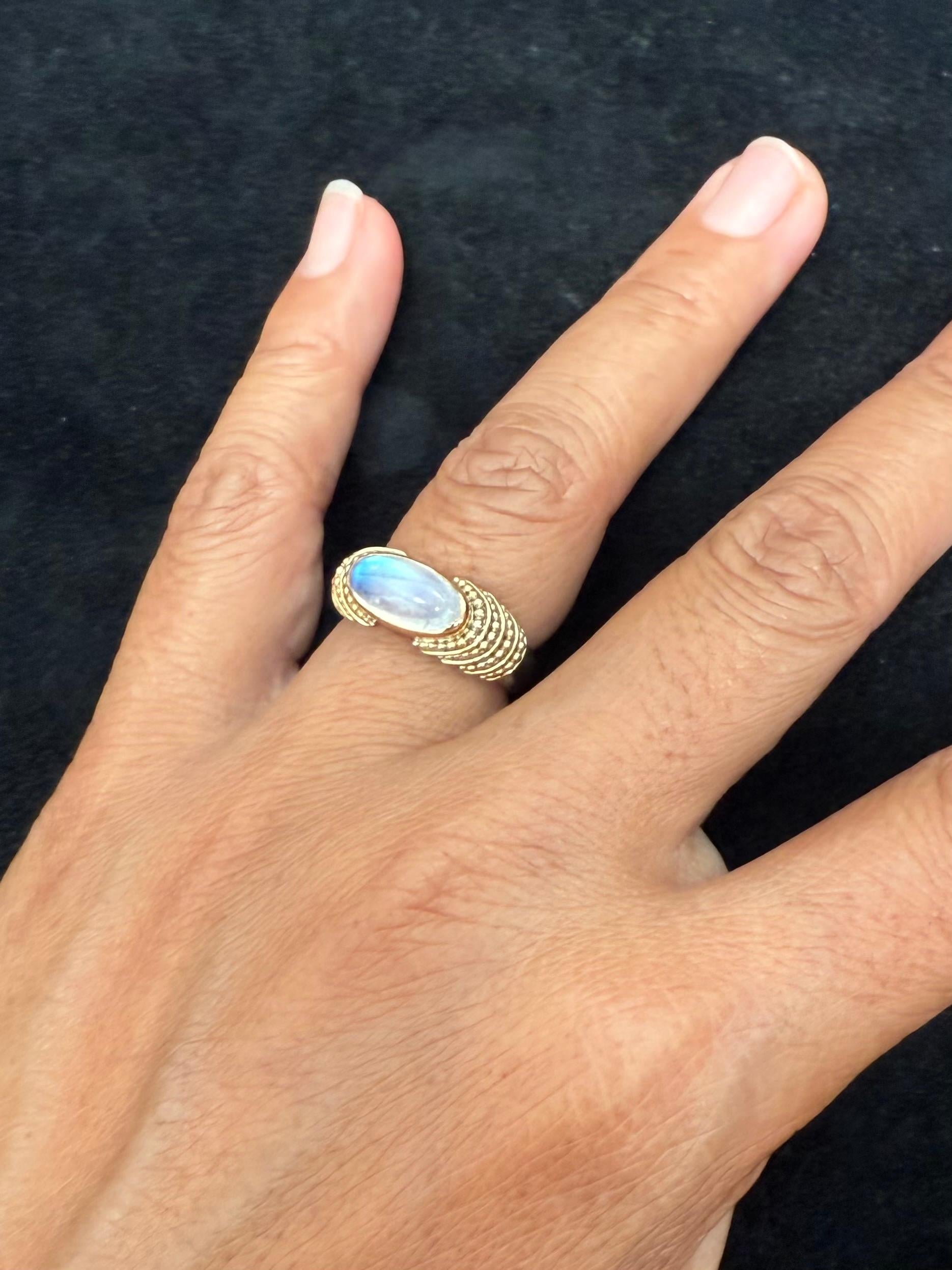 Steven Battelle Anillo de oro de 22 quilates y plata de ley con 3,1 quilates de piedra lunar arco iris en venta 7