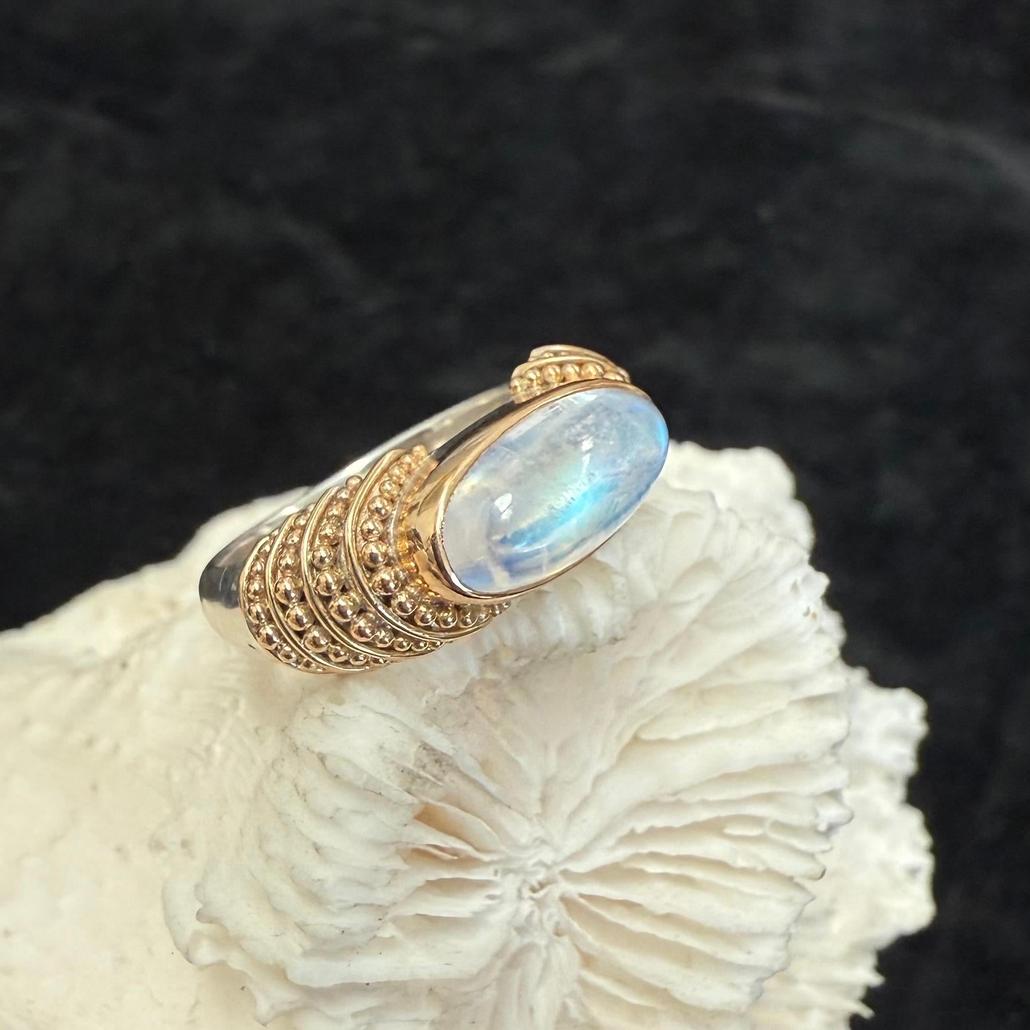 Steven Battelle Anillo de oro de 22 quilates y plata de ley con 3,1 quilates de piedra lunar arco iris Cabujón en venta