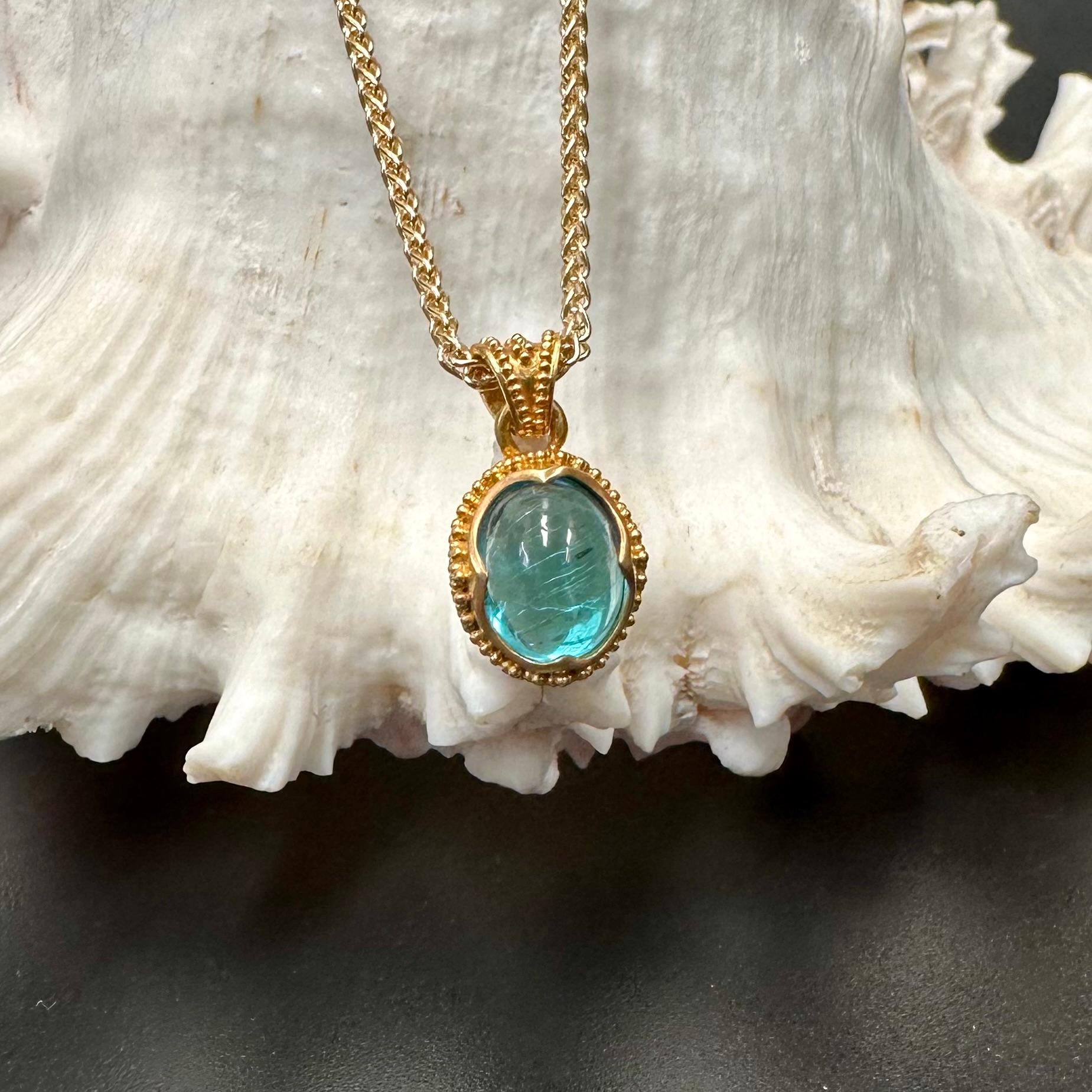 Ciondolo con apatite cabochon in oro 22K di Steven Battelle da 3,3 carati in vendita 1