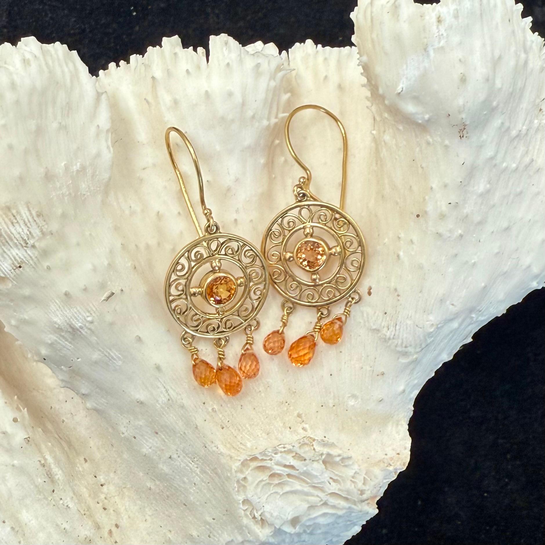 Steven Battelle, boucles d'oreilles en or 18 carats avec saphir fantaisie de 3,3 carats en vente 3