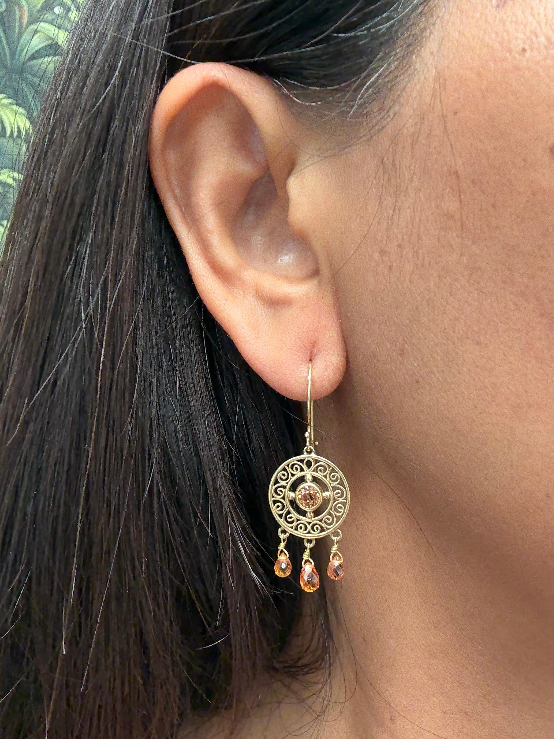 Steven Battelle, boucles d'oreilles en or 18 carats avec saphir fantaisie de 3,3 carats en vente 2