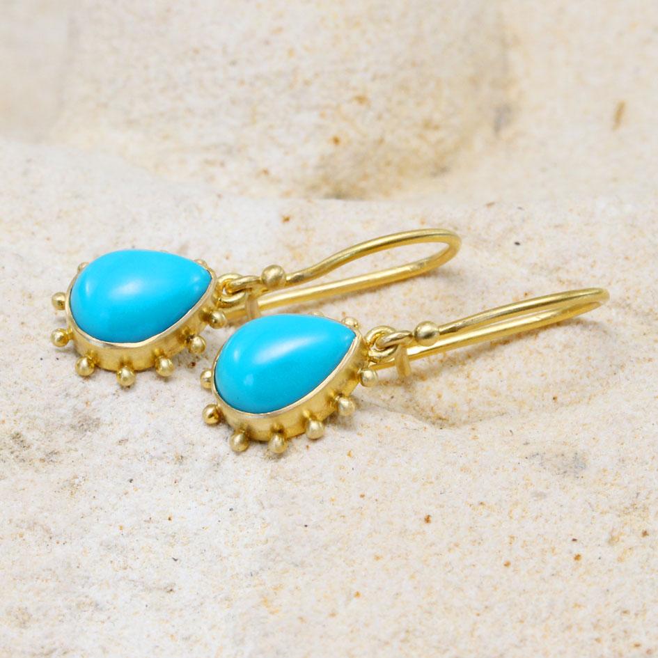 3.3 Carats Sleeping Beauty Turquoise 18k Gold Wire Earrings For Sale 4