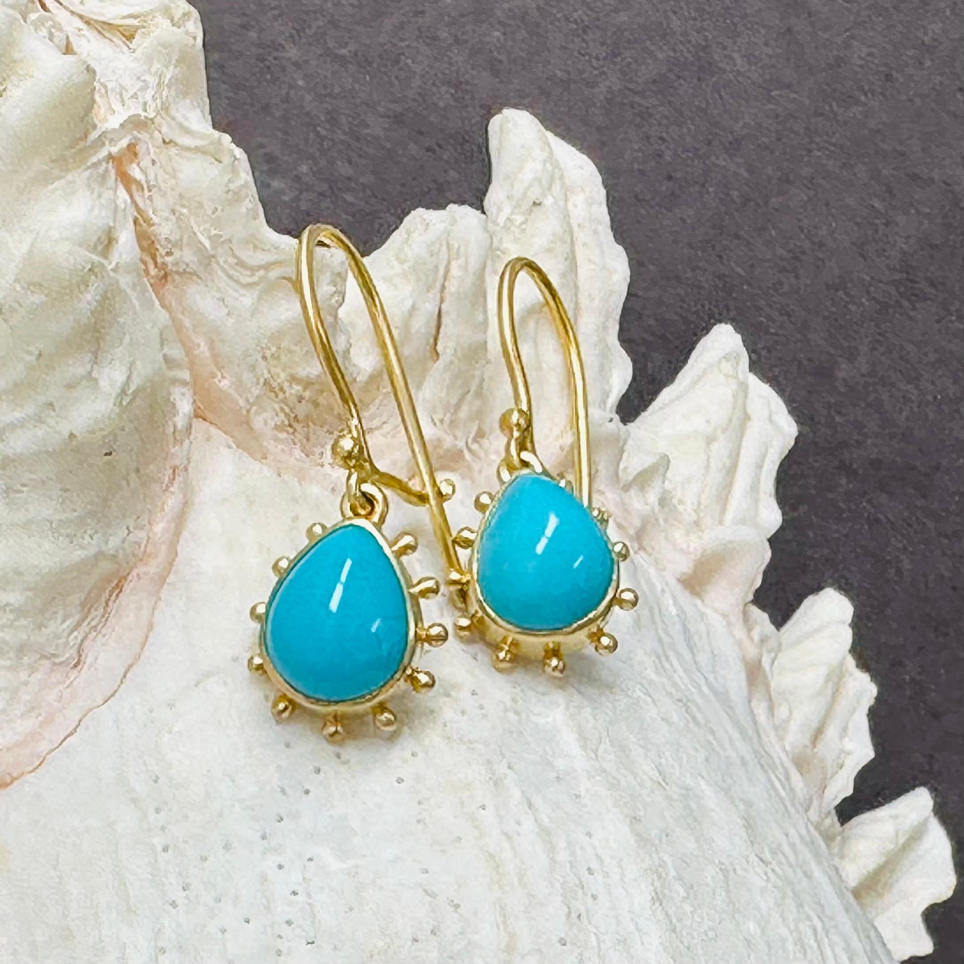 Women's or Men's 3.3 Carats Sleeping Beauty Turquoise 18k Gold Wire Earrings For Sale