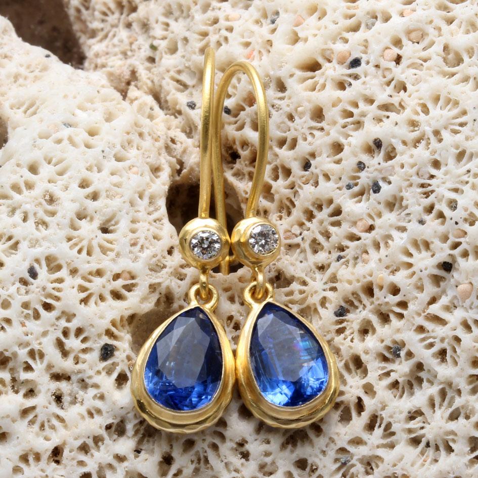 Contemporary Steven Battelle 3.5 Carats Kyanite Diamond 18K Gold Wire Earrings For Sale