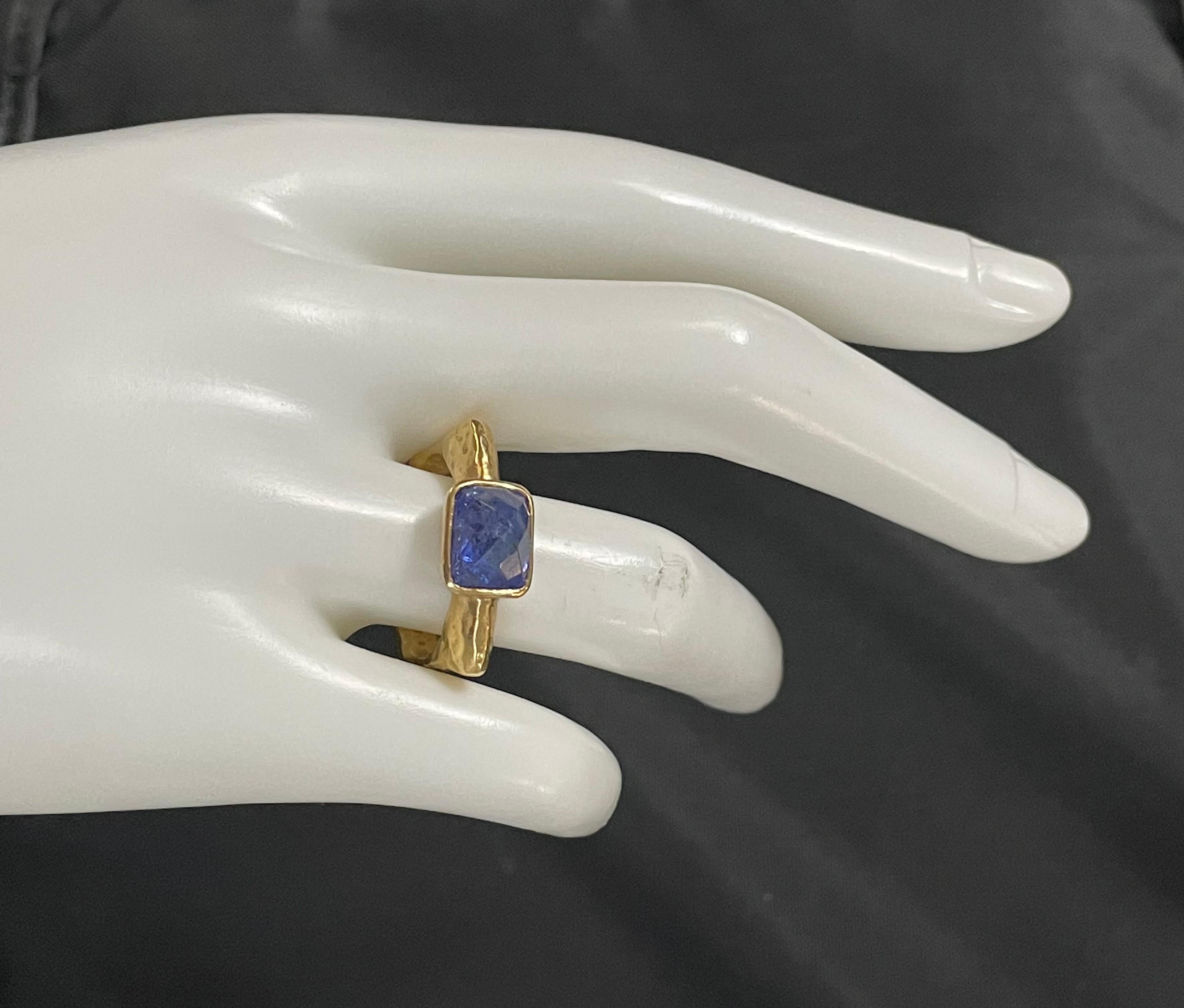 Steven Battelle 3.5 Carats Rose-Cut Tanzanite Organic 18k Gold Ring For Sale 3